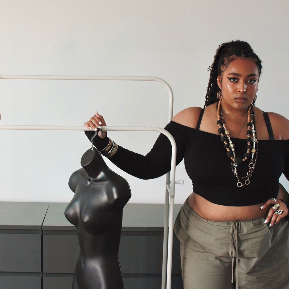 Isabelle Mettle - Clothes Off The Rack (Single)