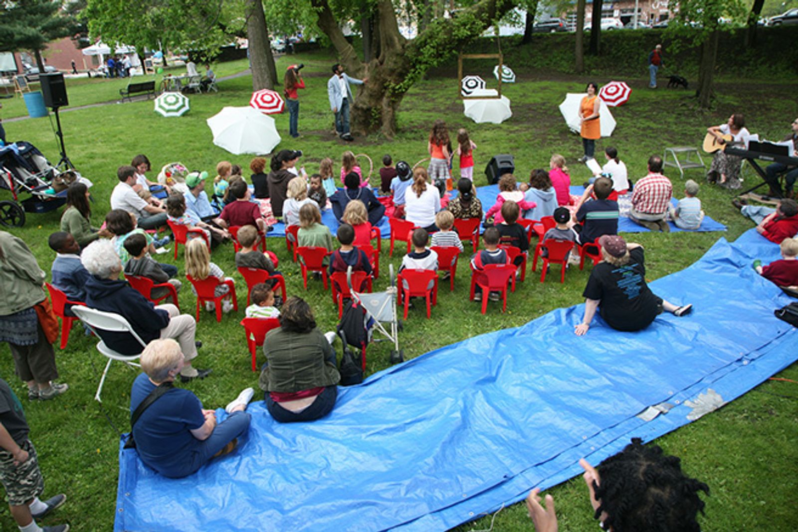 Production photo from Short Story by a Tree (2009)