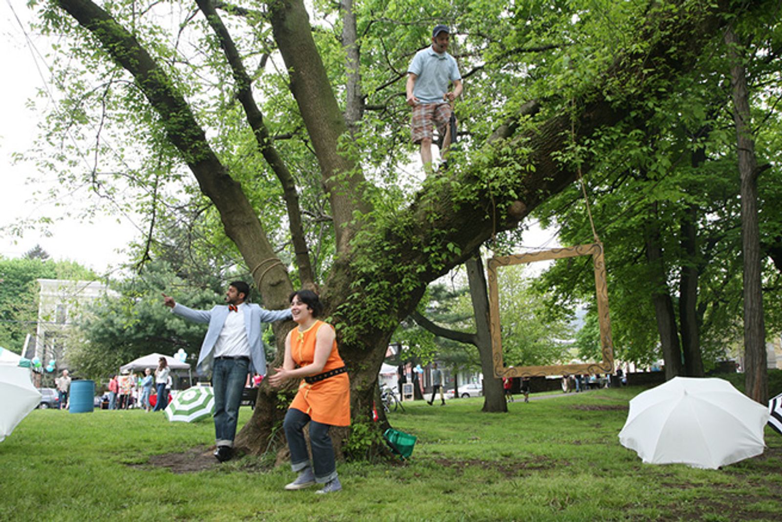 Production photo from Short Story by a Tree (2009)
