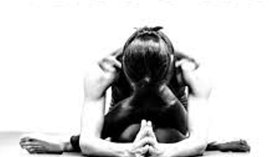 Hành Trình Tìm Lại Sự Tĩnh Lặng và Cân Bằng Với Yin Yoga