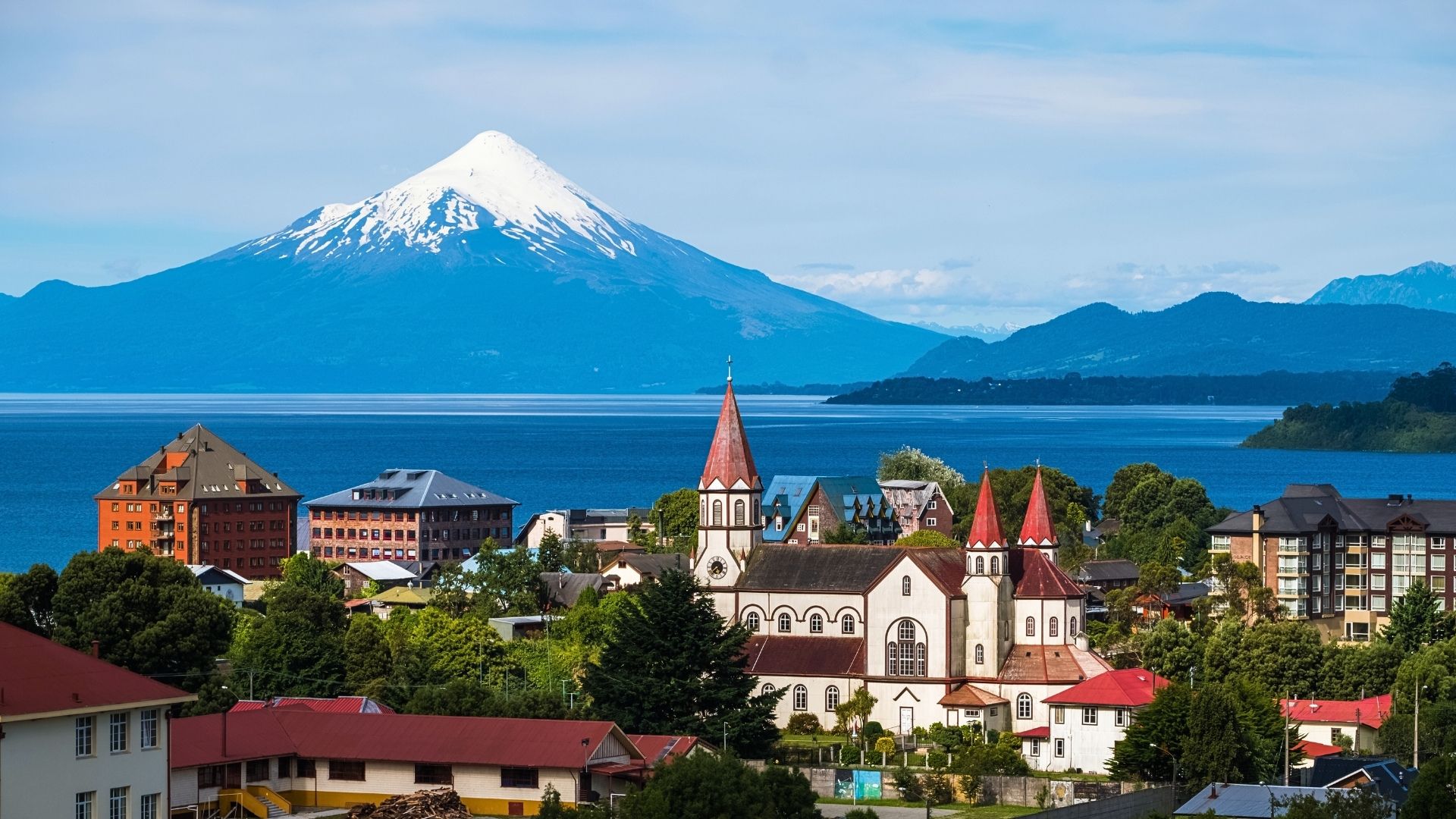where the pacific ocean meet the Andes mountains in Chile