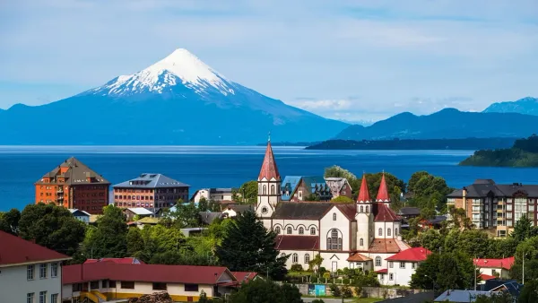 where the pacific ocean meet the Andes mountains in Chile