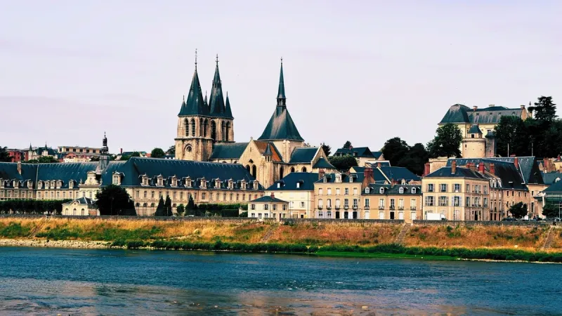the chateau of the loire valley wine region in france by somm.site