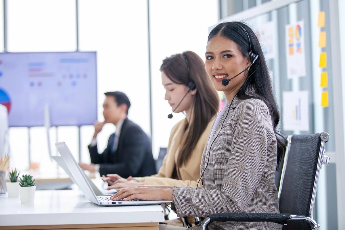 customer service agent providing call center services