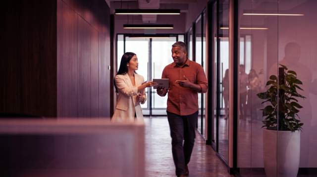 What is Multisourcing? Benefits, Challenges, and How to Set It Up