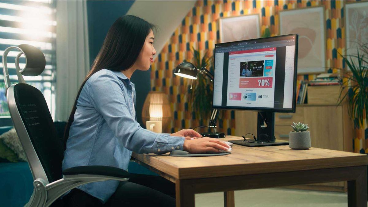 woman on a ecommerce website
