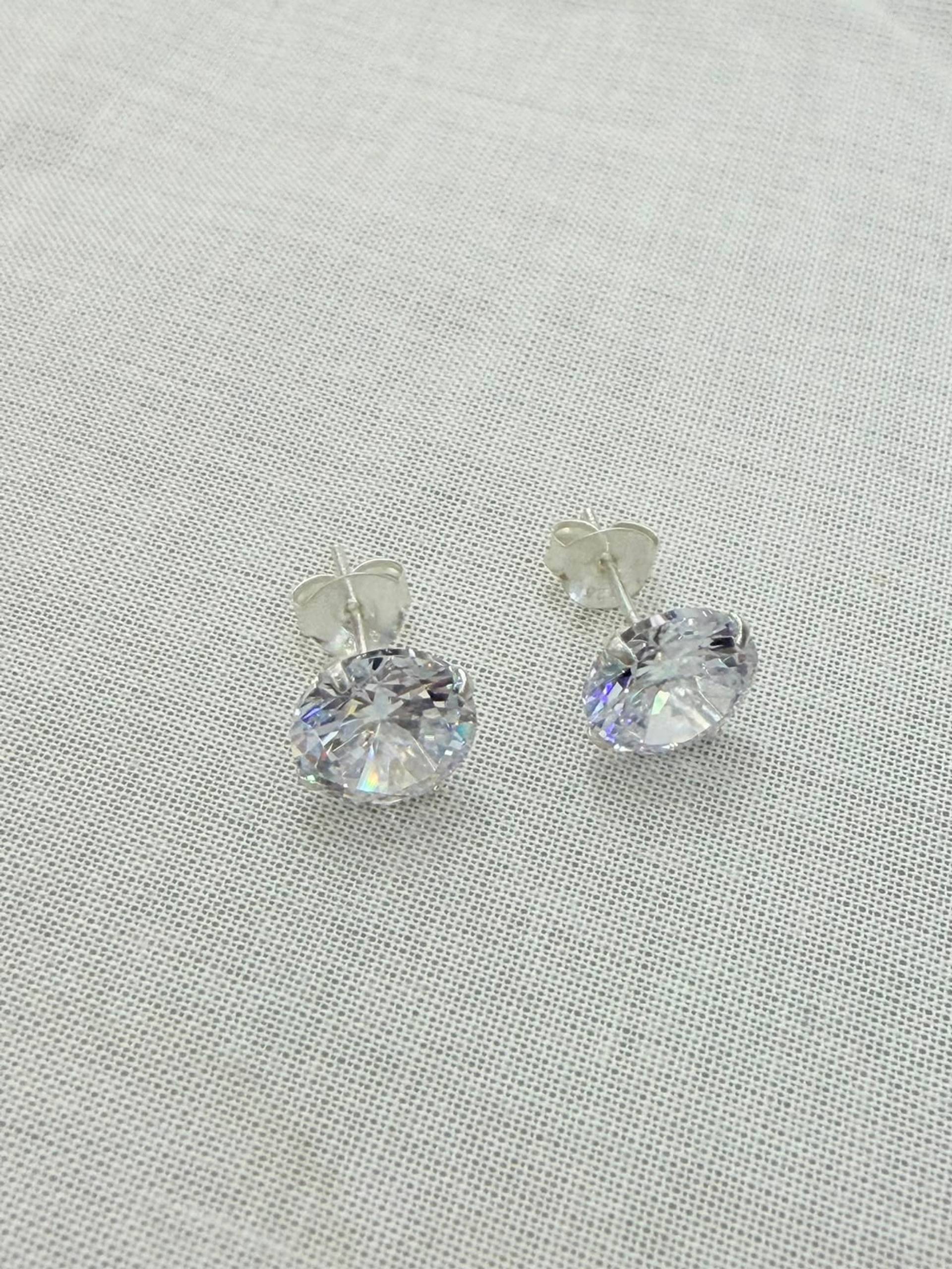 Aros de plata solitario brillante