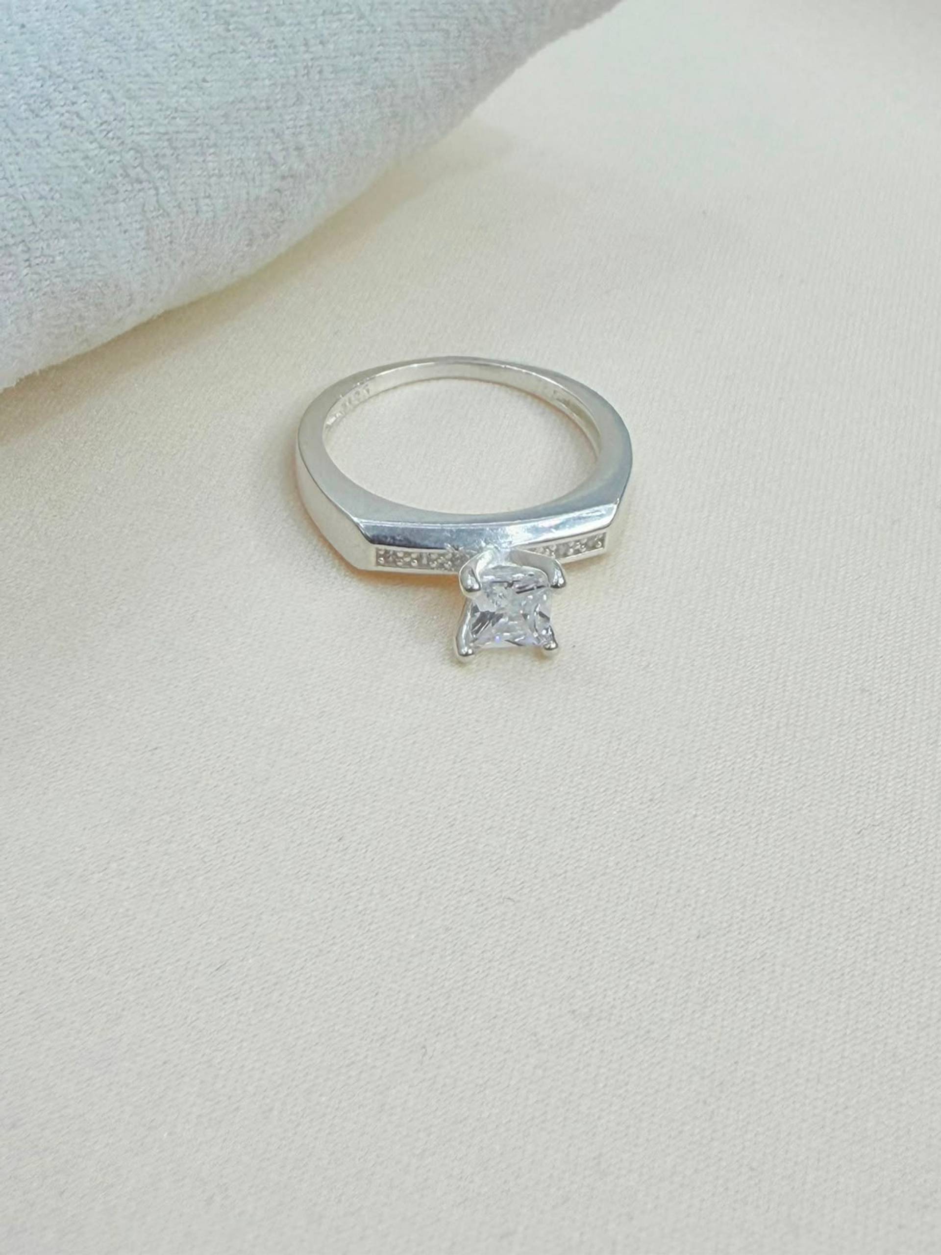 Anillo Solitario Doble Banda de plata 925 · Vista 2