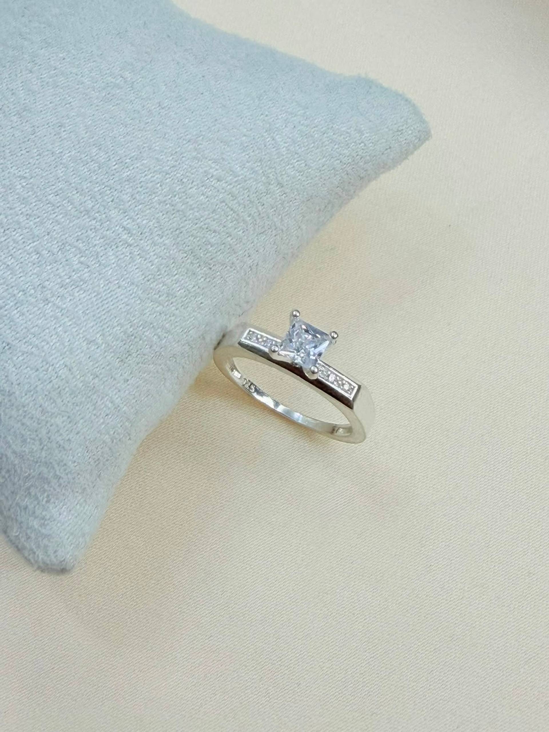 Anillo Solitario Doble Banda de plata 925