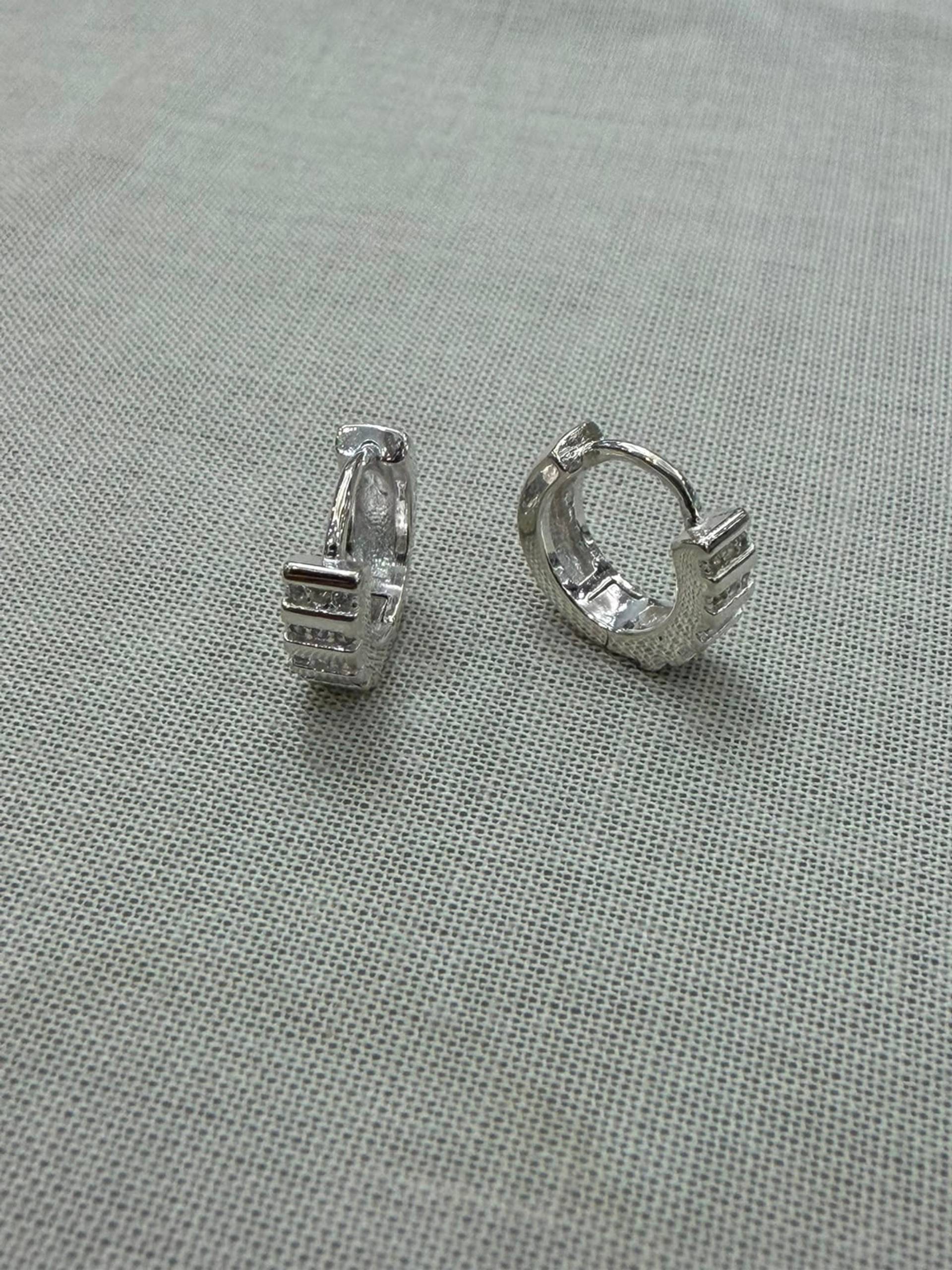 Argollas de plata 925 con detalle rectangular calado