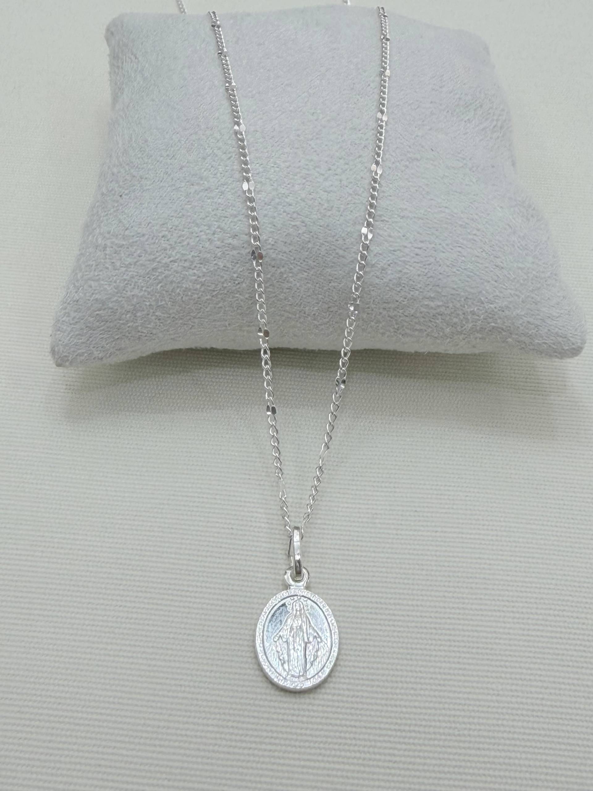 Cadena y dije Virgen Milagrosa