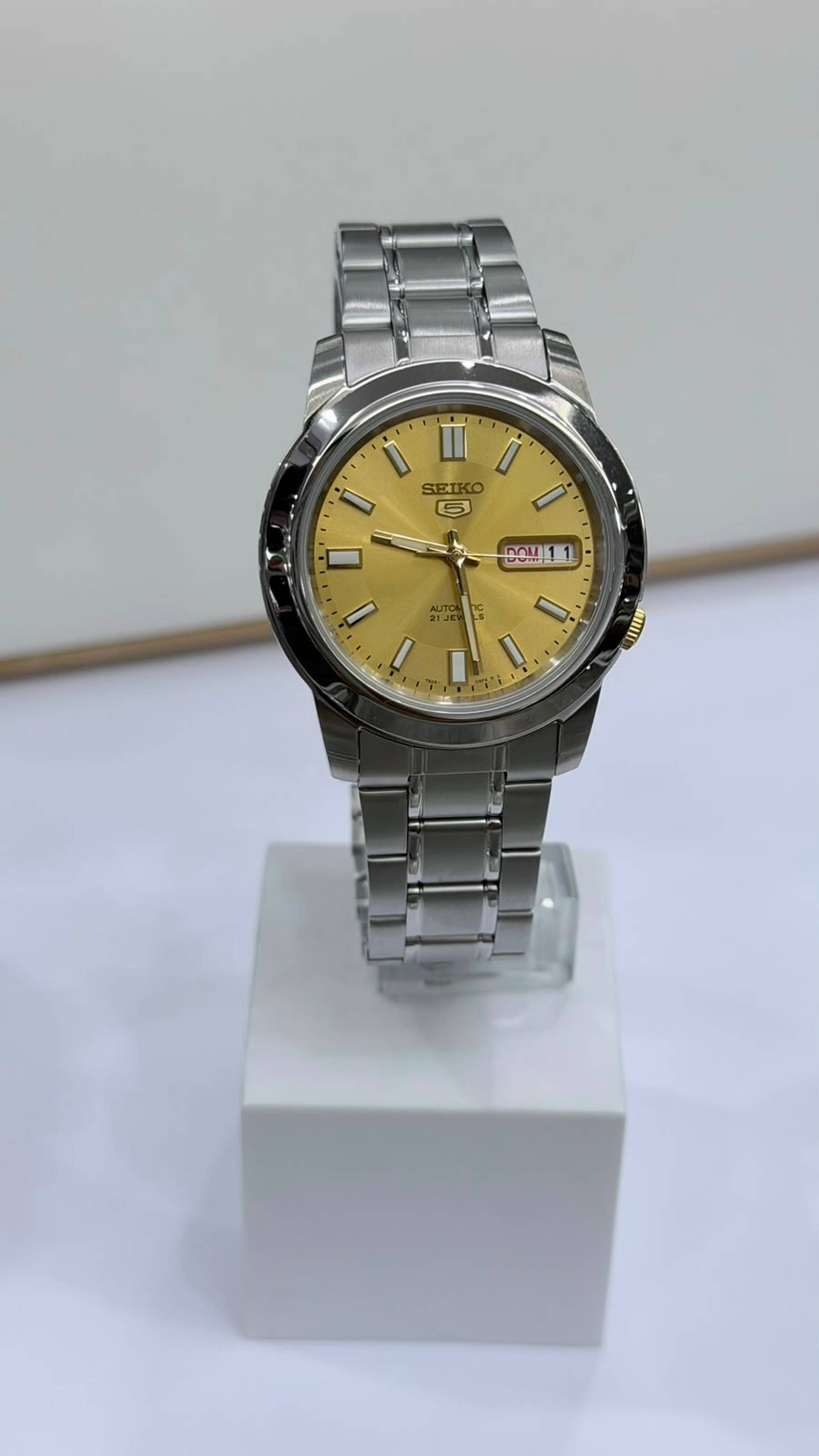 Reloj caballero , automático, acero esfera dorada