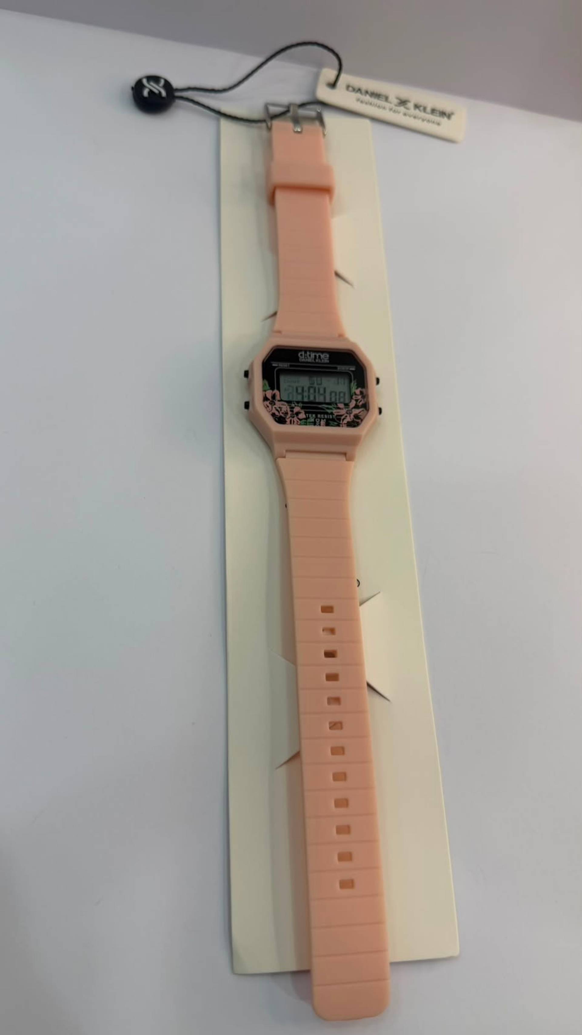 Reloj infantil digital Daniel Klein coral, vista en empaque