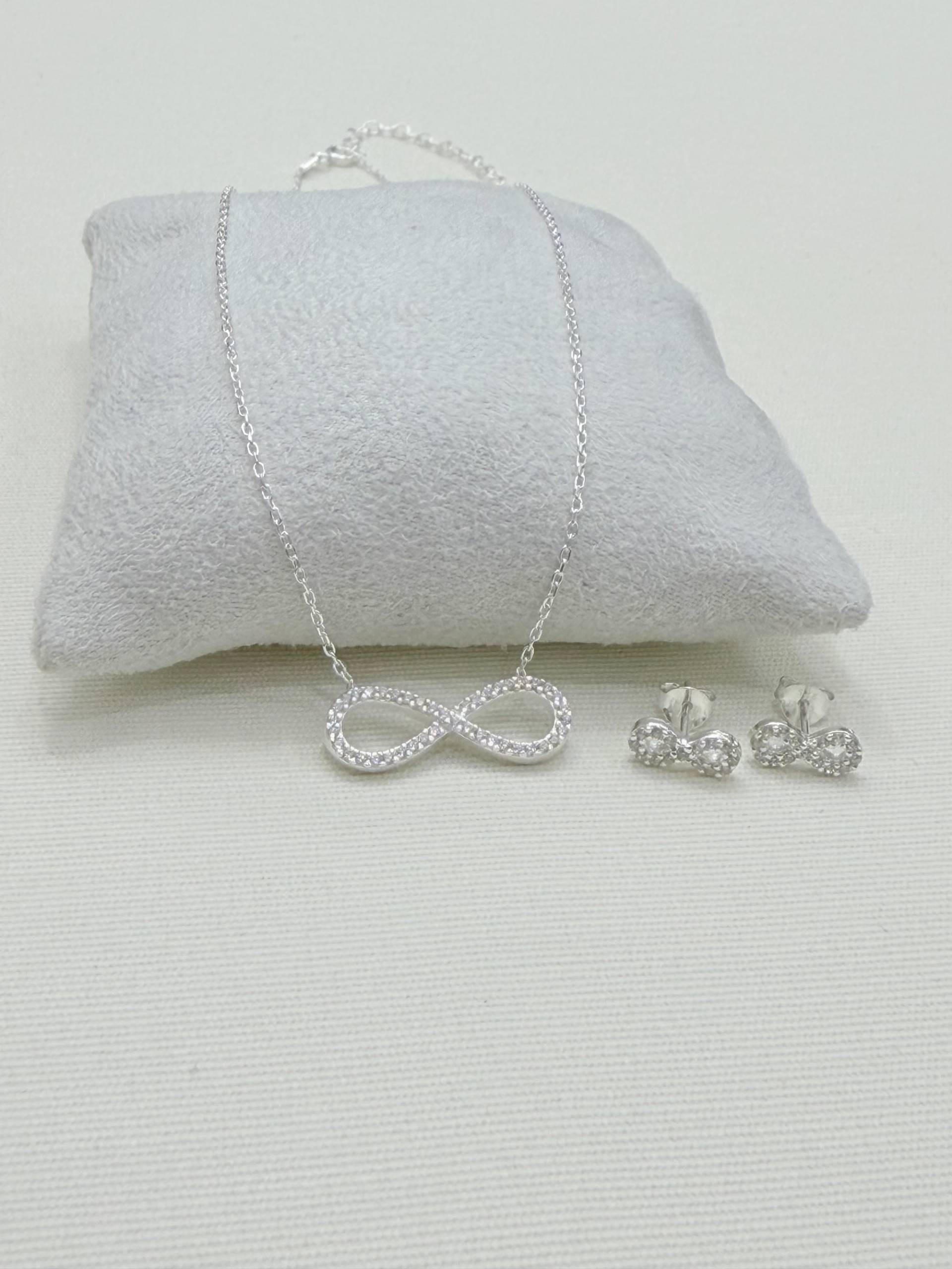 Juego de collar y aros