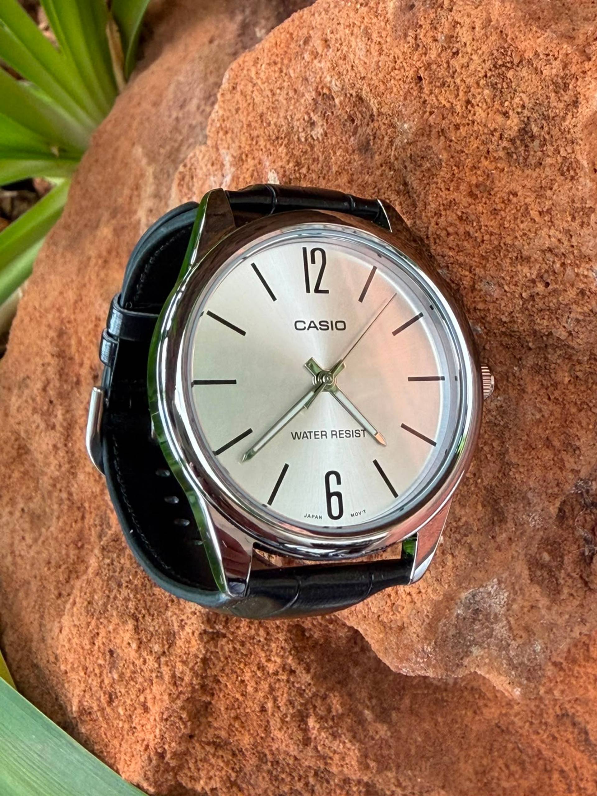 Reloj caballero Casio blanco clásico
