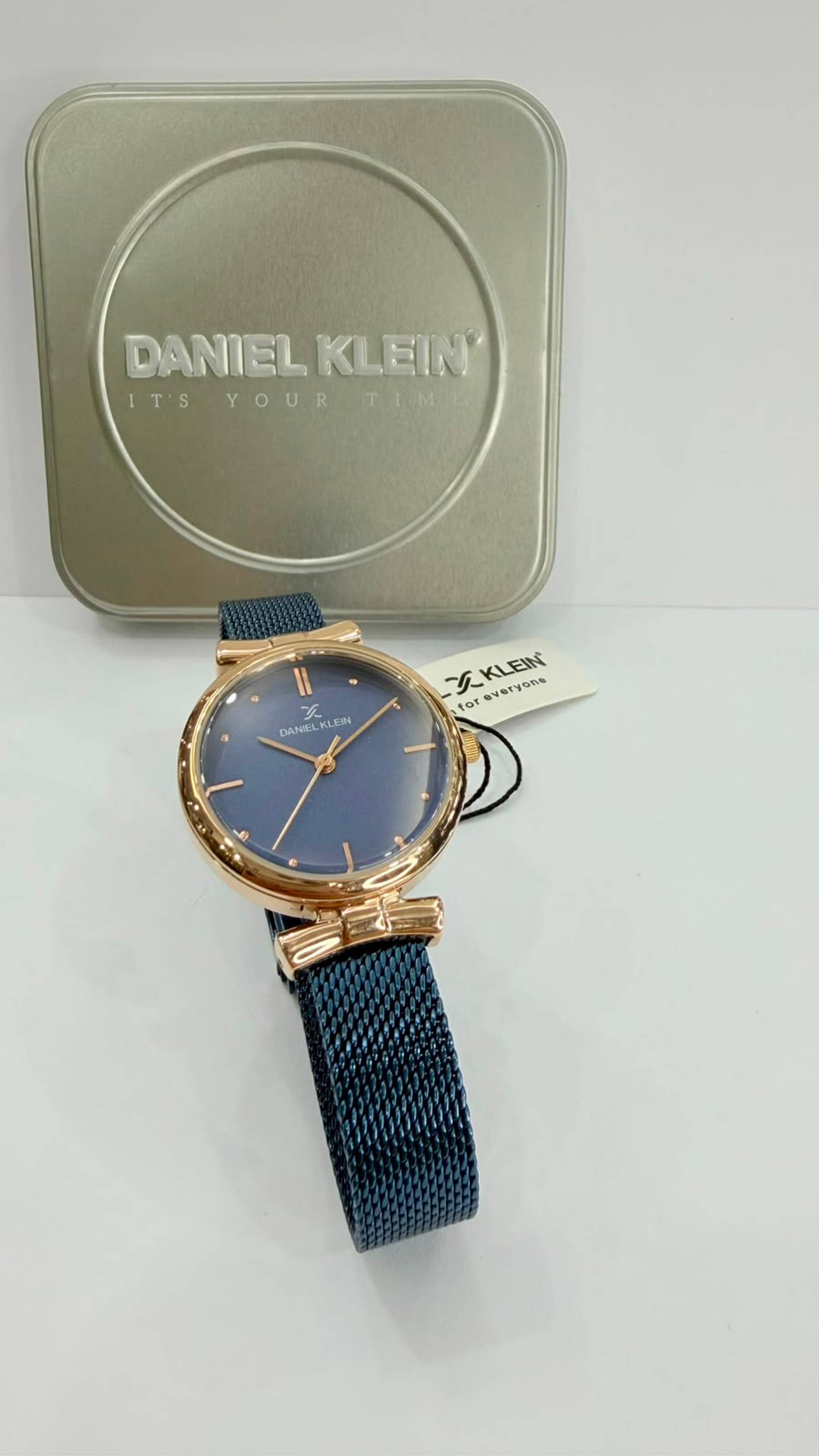 Reloj dama azul con malla dorada