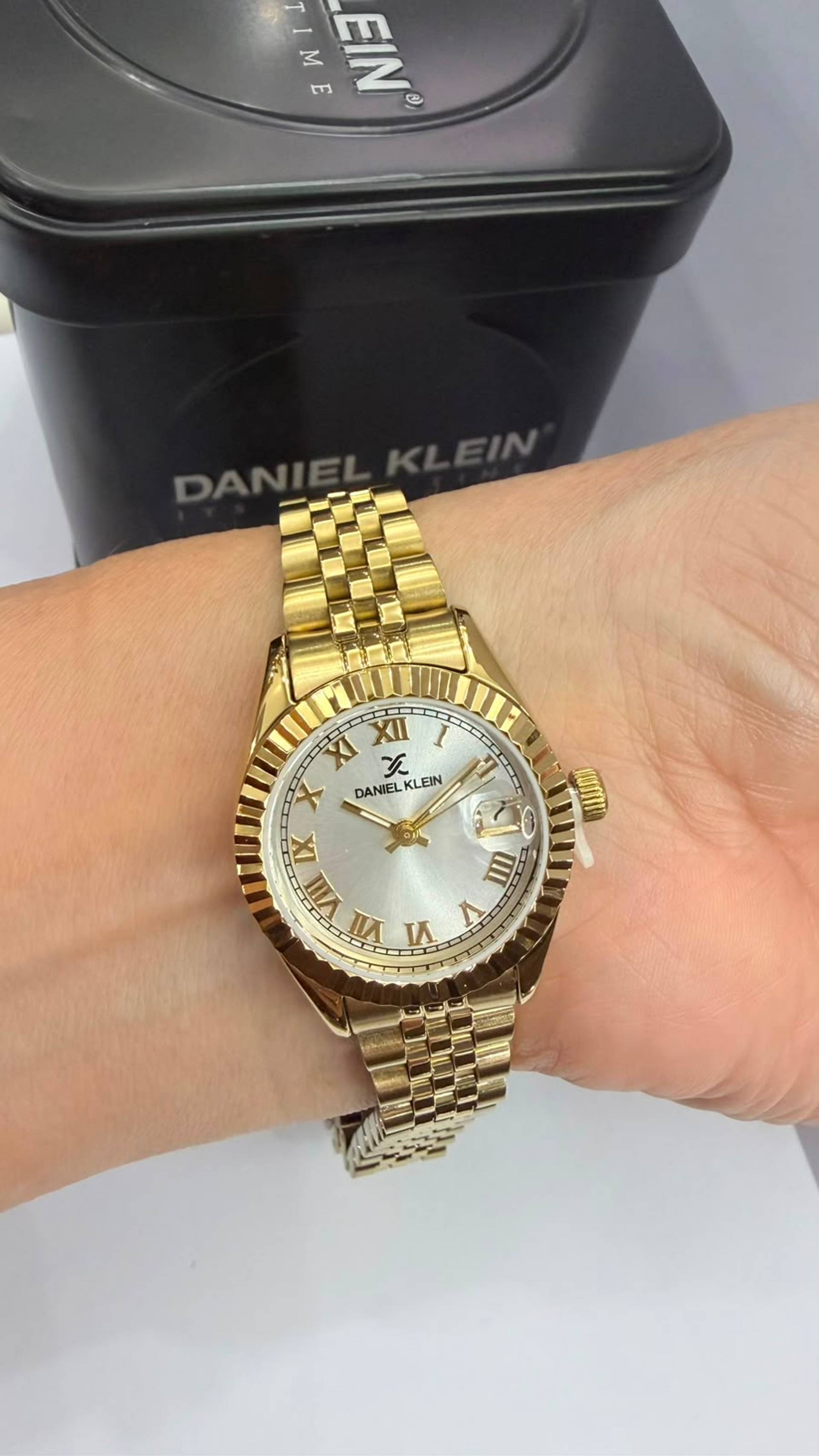 Reloj dama dorado clásico