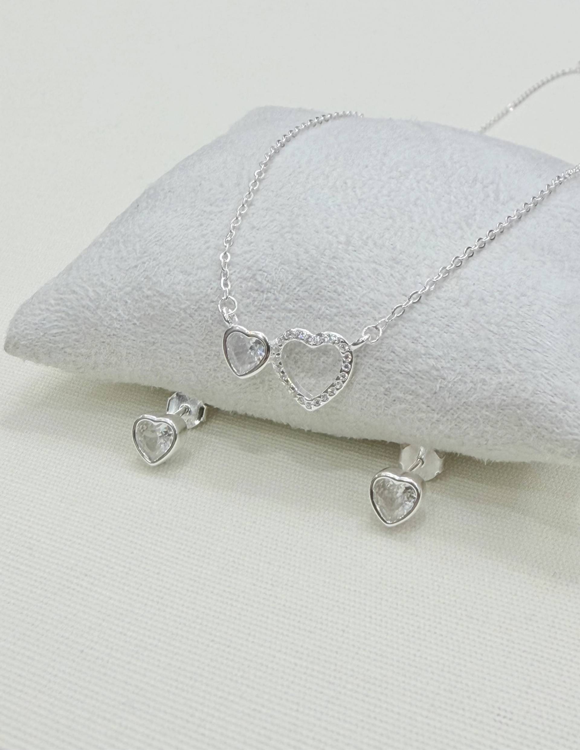 Juego de collar, doble corazón, abierto y cerrado piedra circón blanco y aros de plata 925