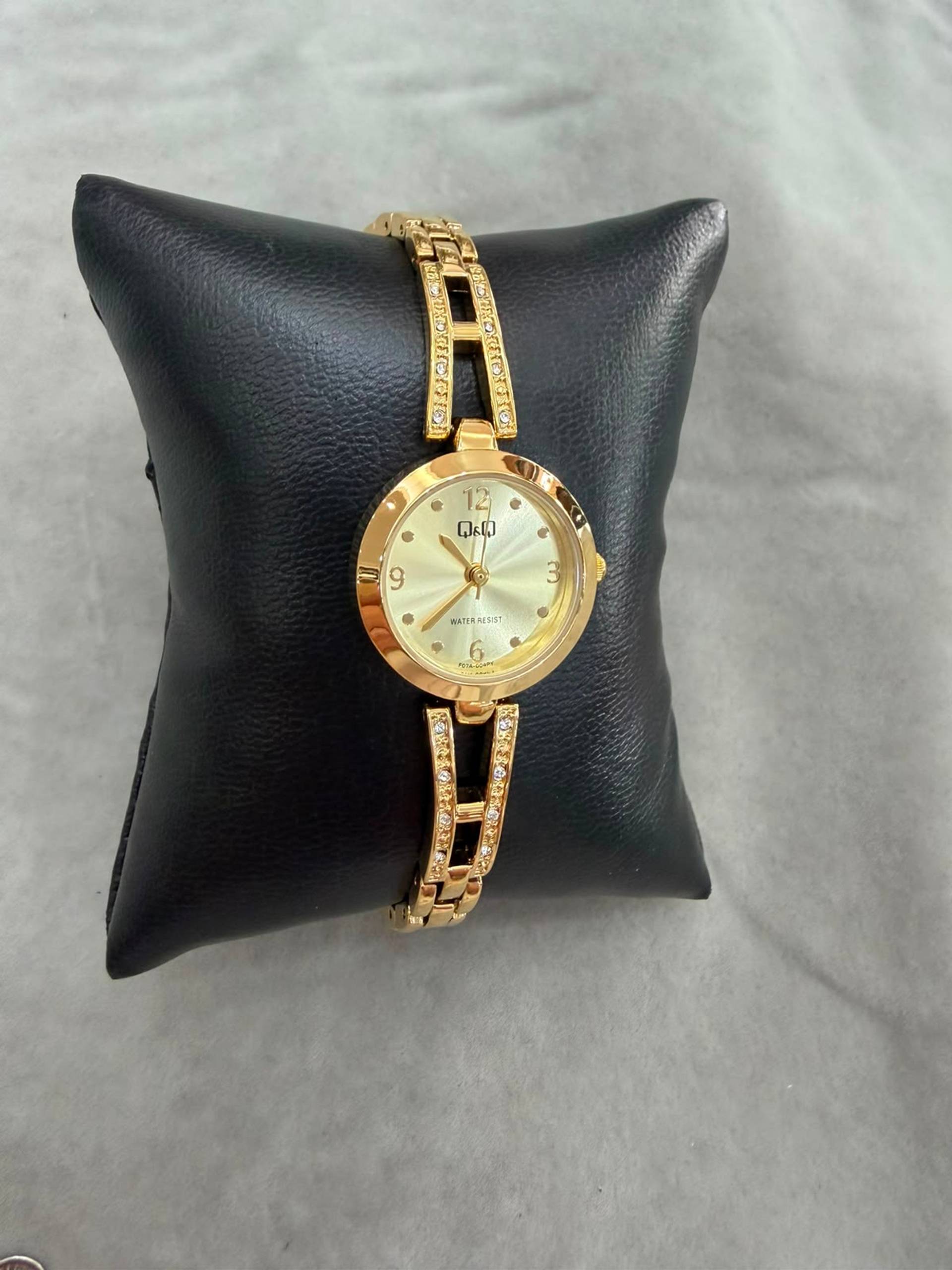Reloj dama dorado petite
