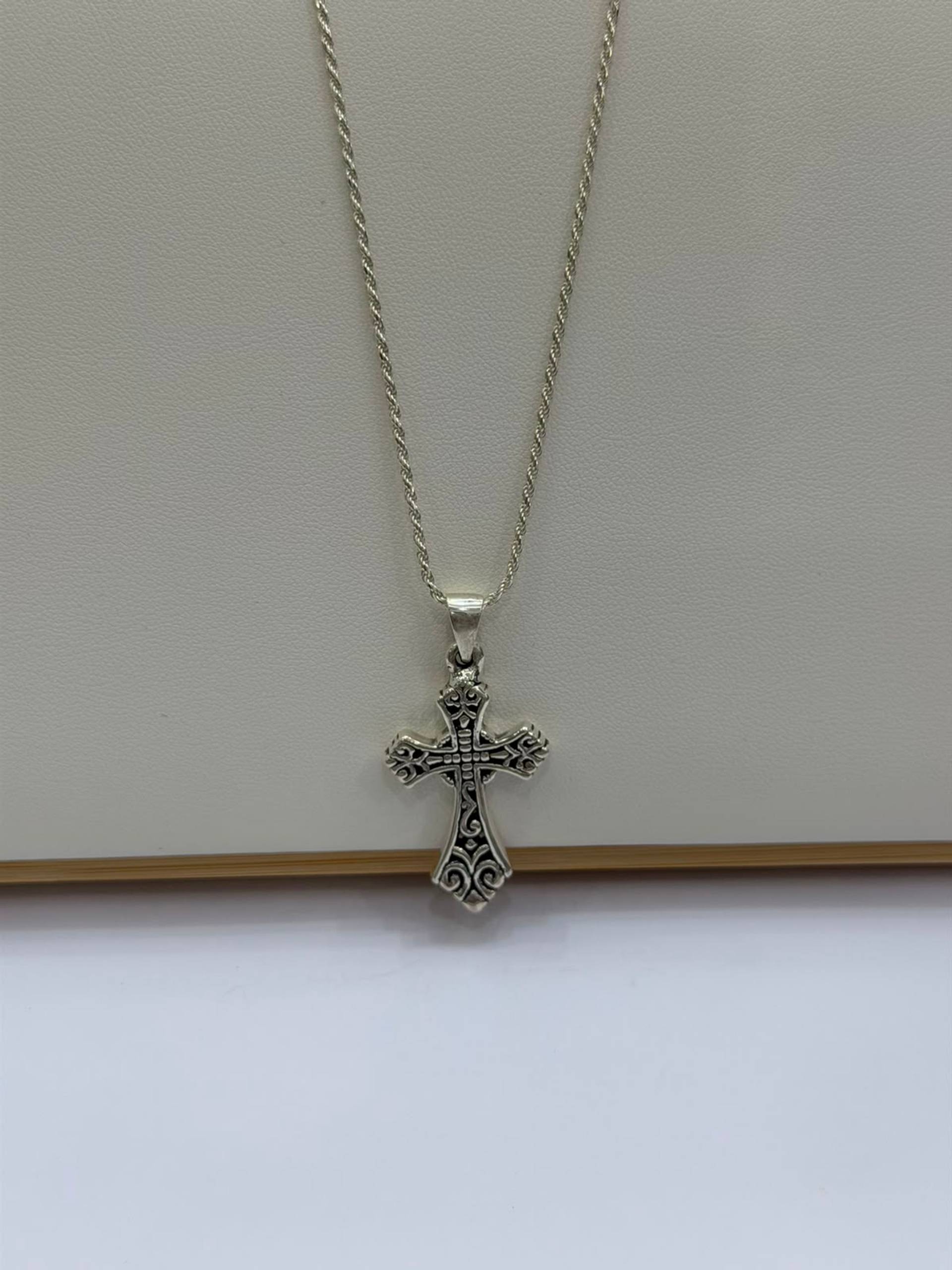 Cadena Cruz Ornamental