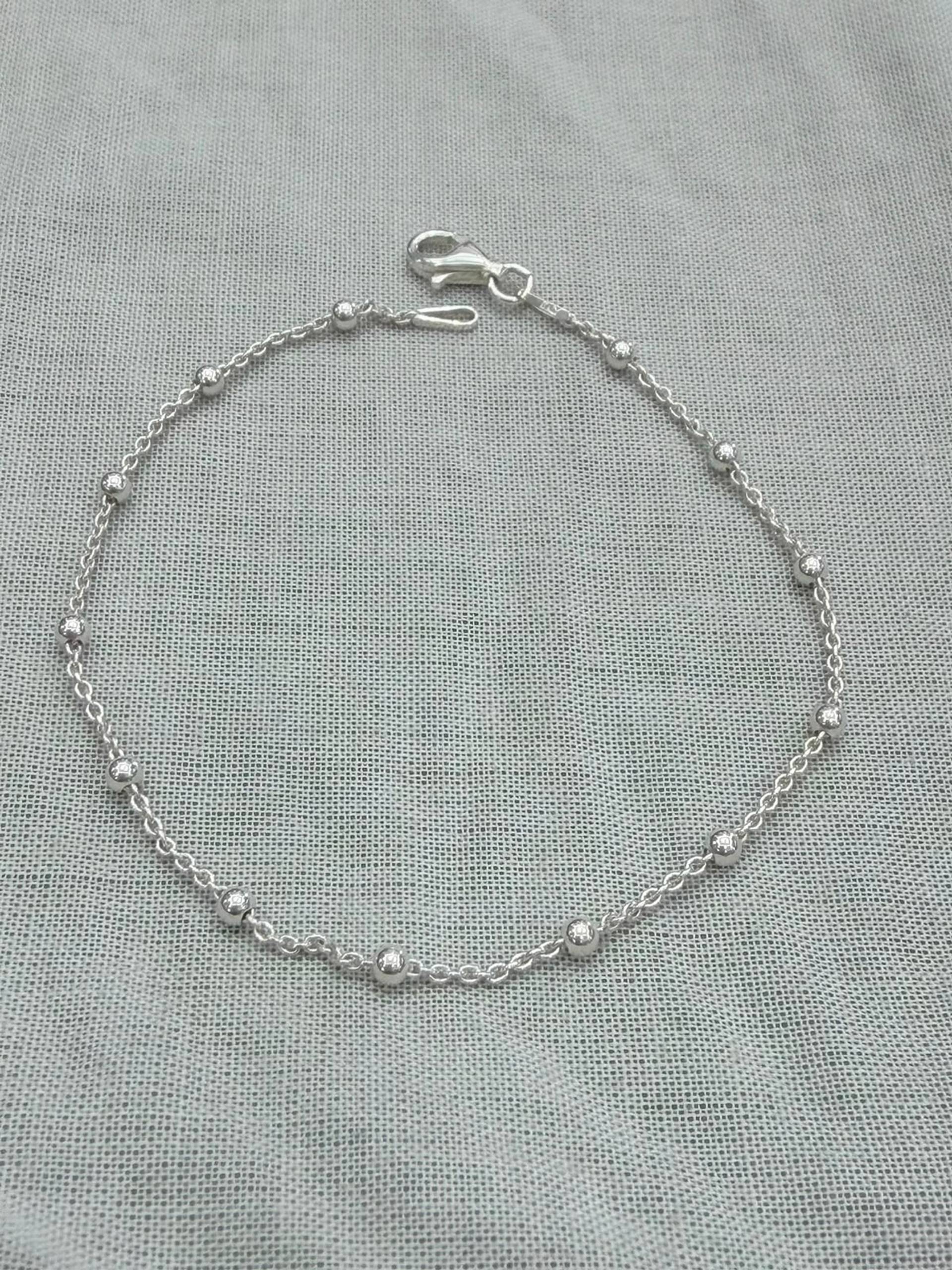 Pulsera fino, con pelotitas espaciadas