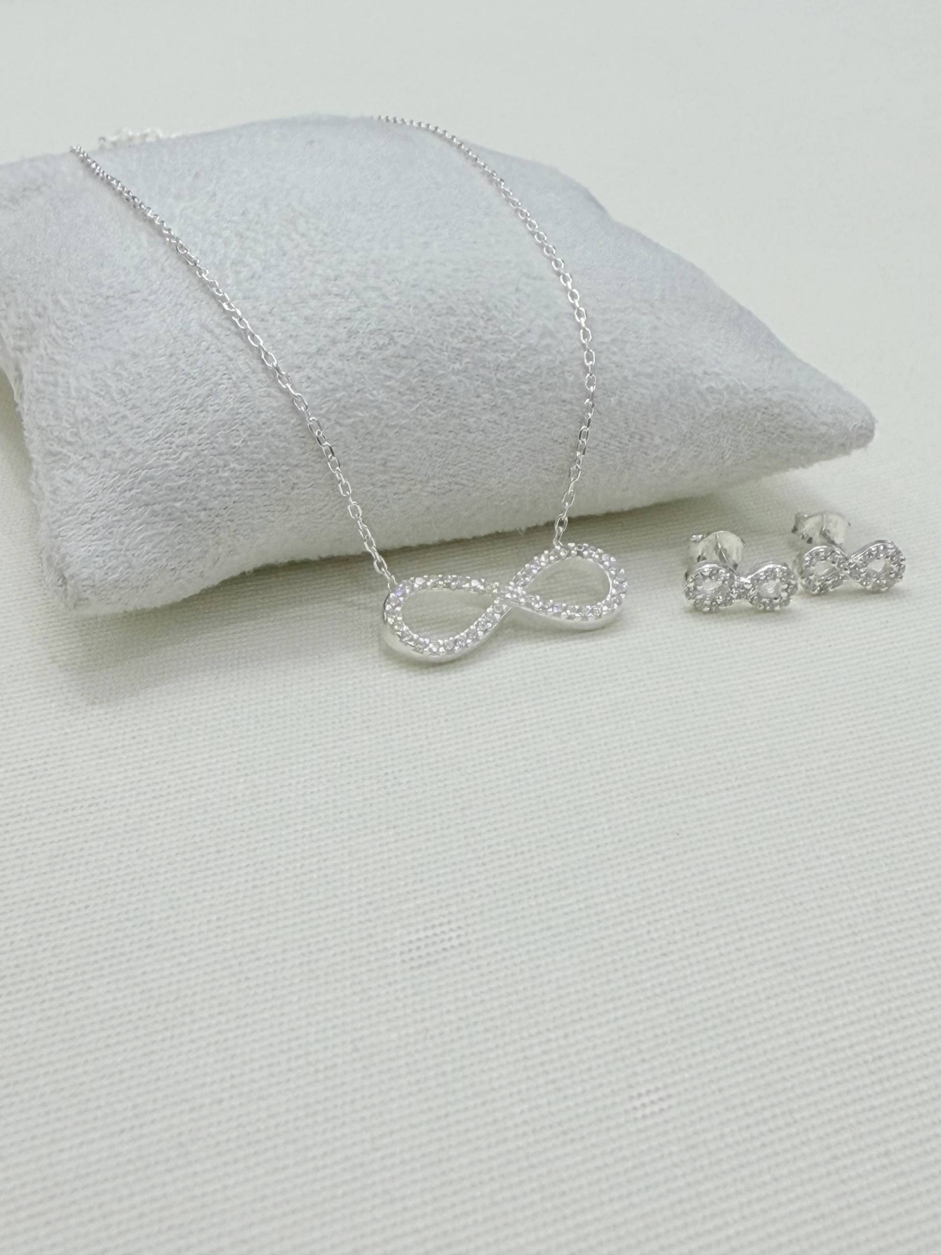 Juego de collar y aros