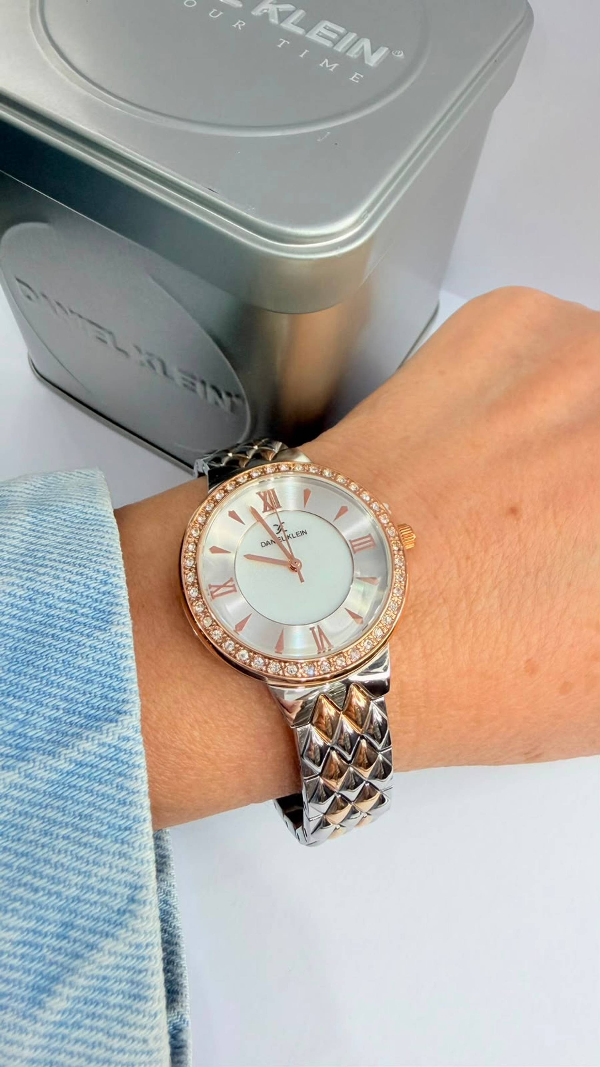 Reloj dama Daniel Klein, bísel piedritas circonias