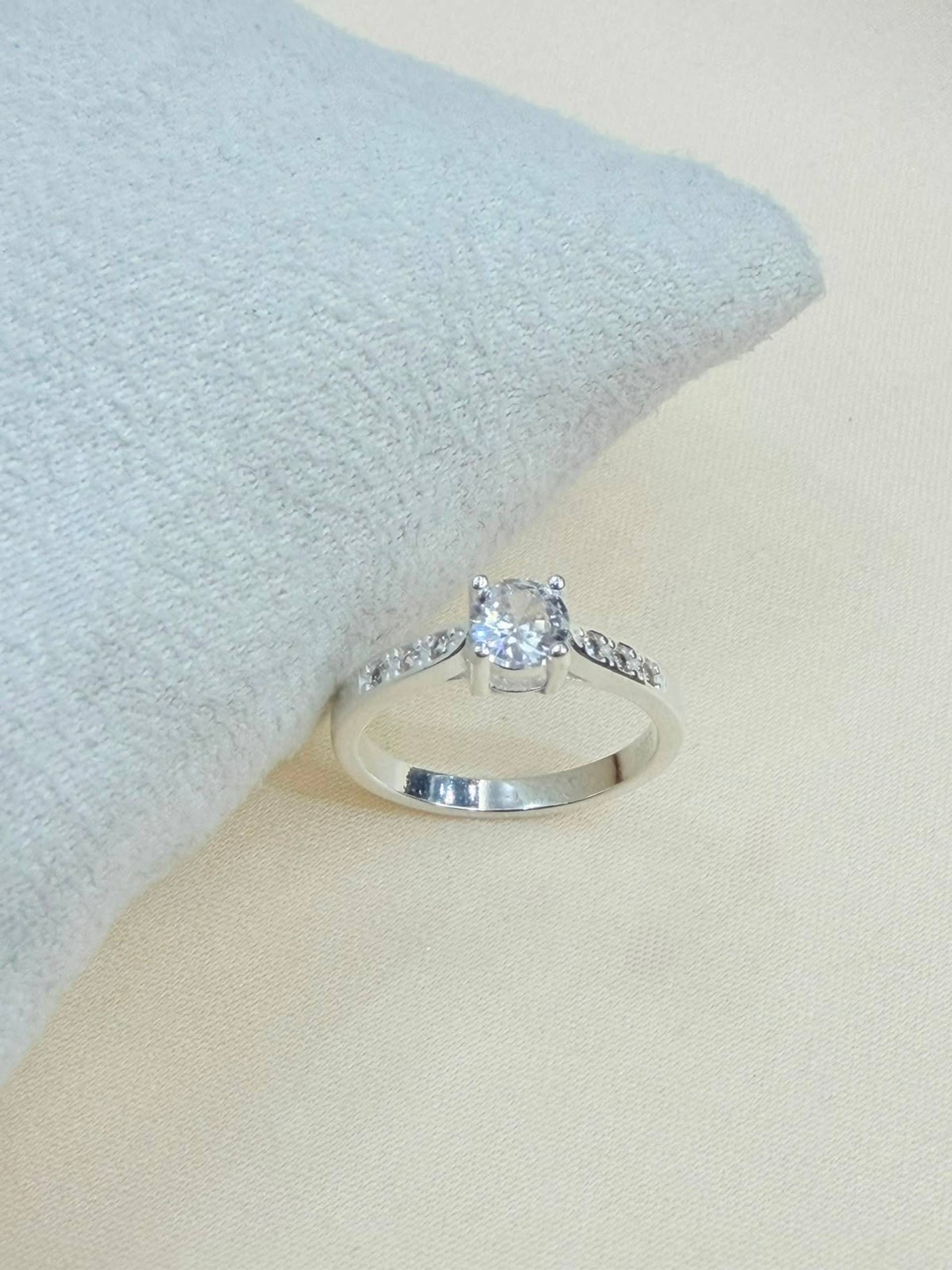 Anillo de Compromiso Clásico de plata 925