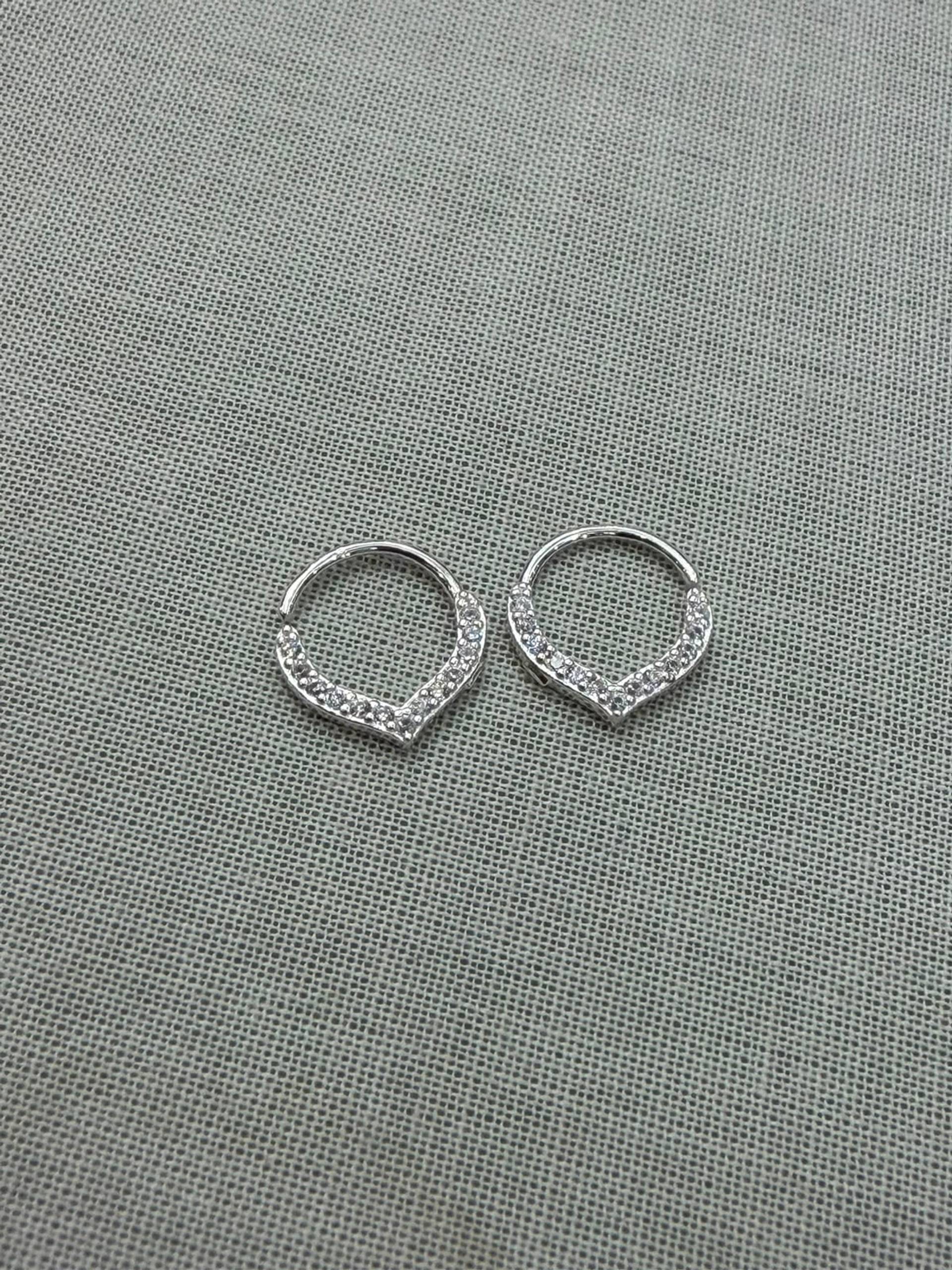 Argollas en V de plata 925 con circonias