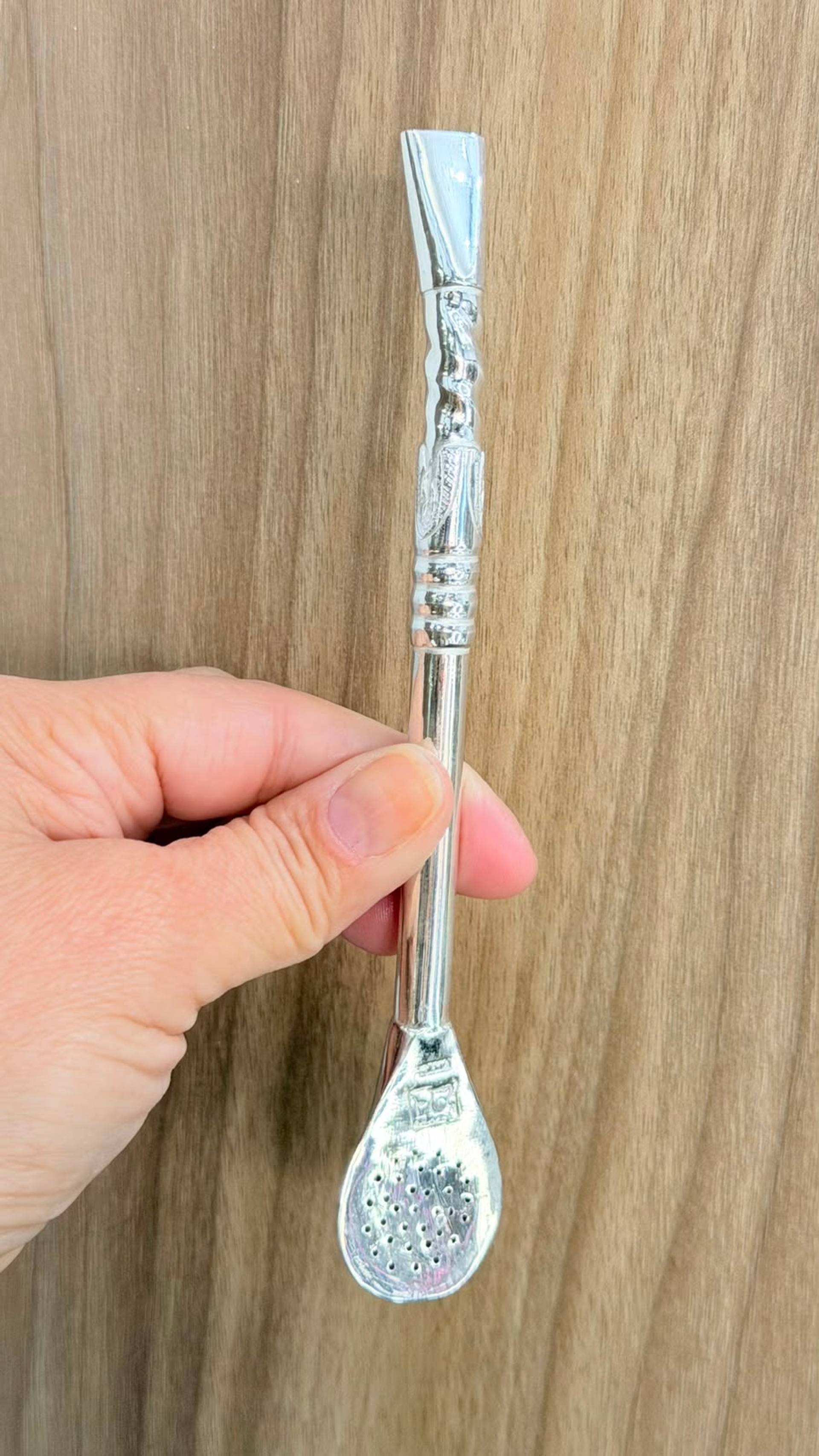 Bombilla de plata labrada