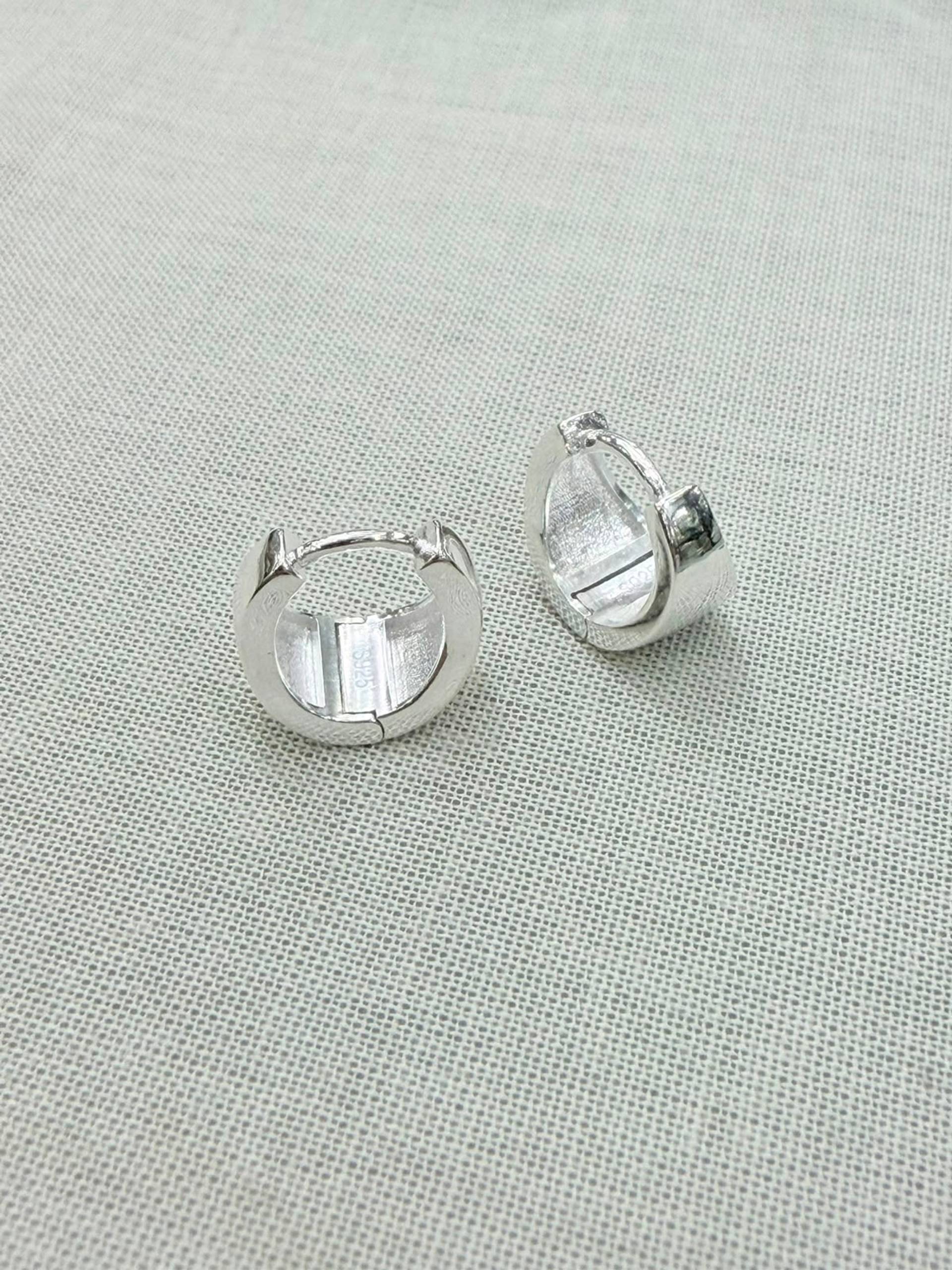 Argollas anchas de plata 925 con forma geométrico