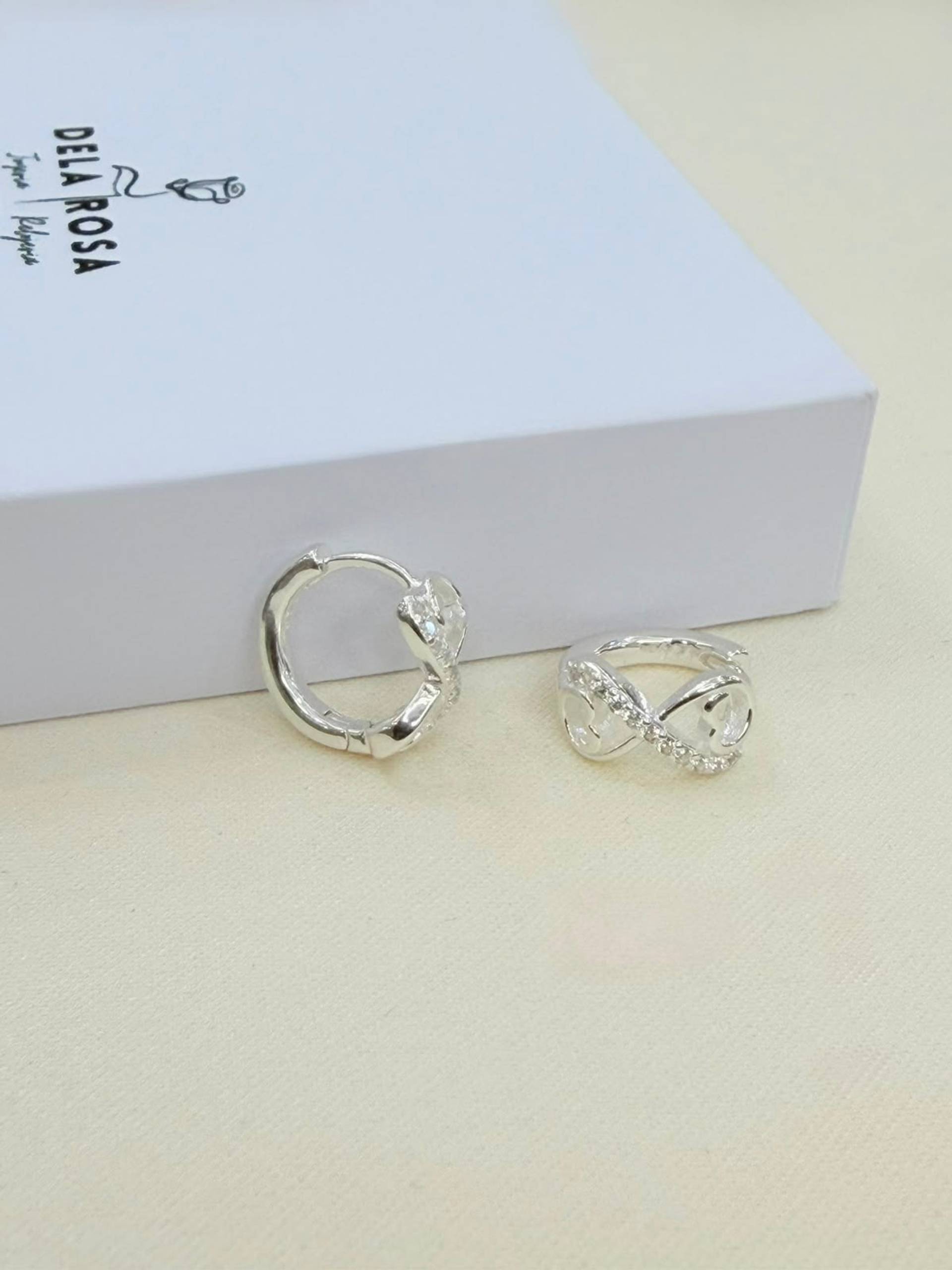 Argolla Orgánica Cruzada, Diseño Infinito y Corazón de Plata 925