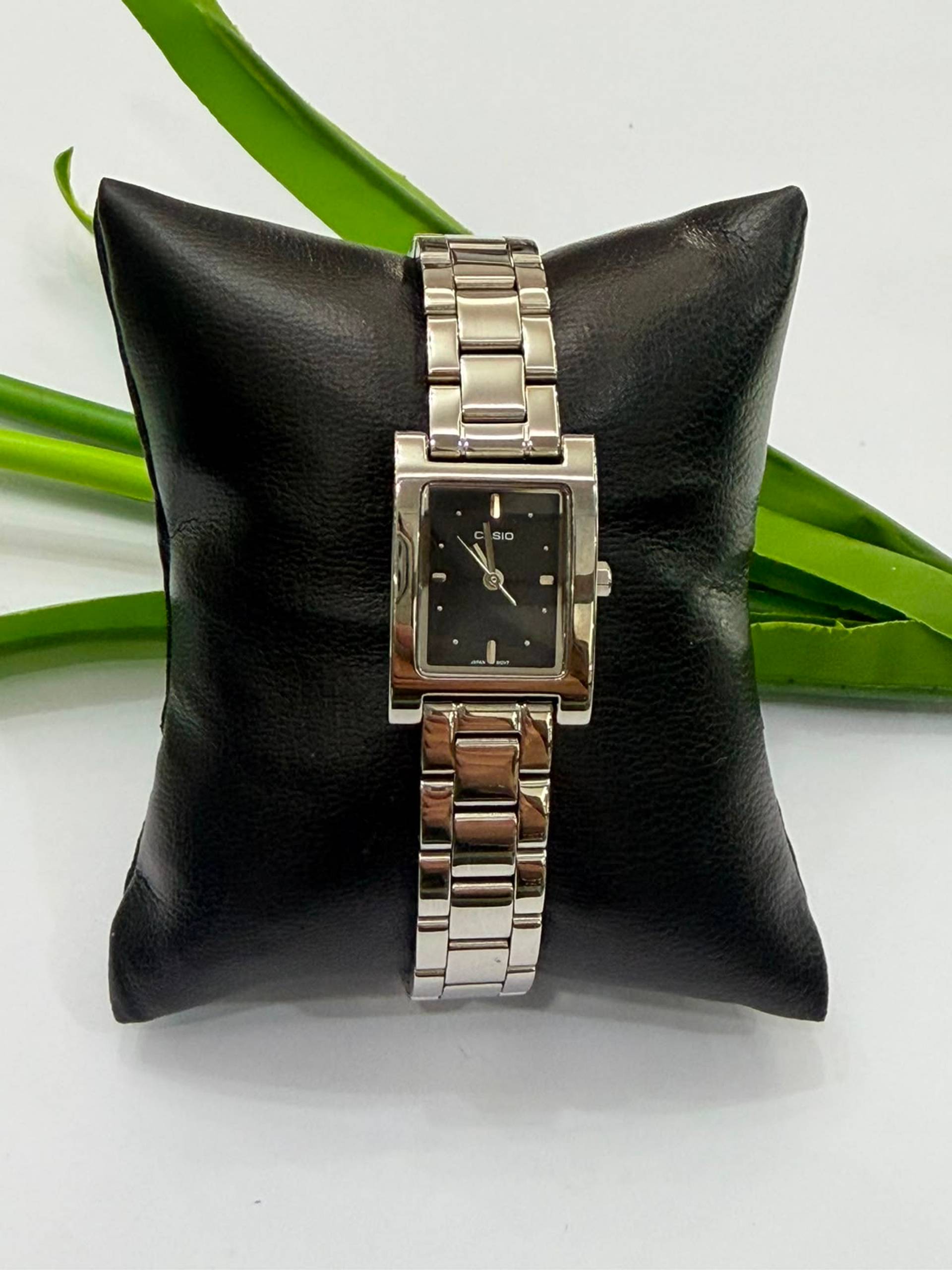 Reloj dama rectangular negro
