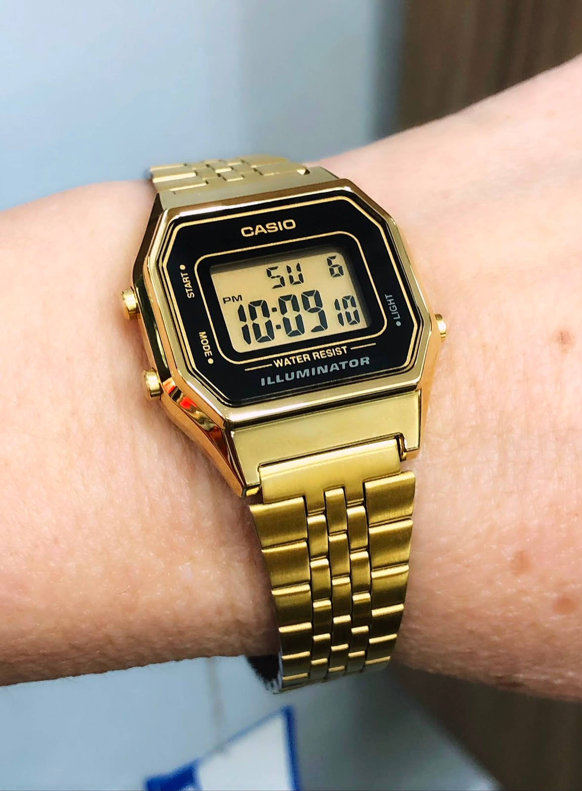 Reloj dama Casio digital dorado