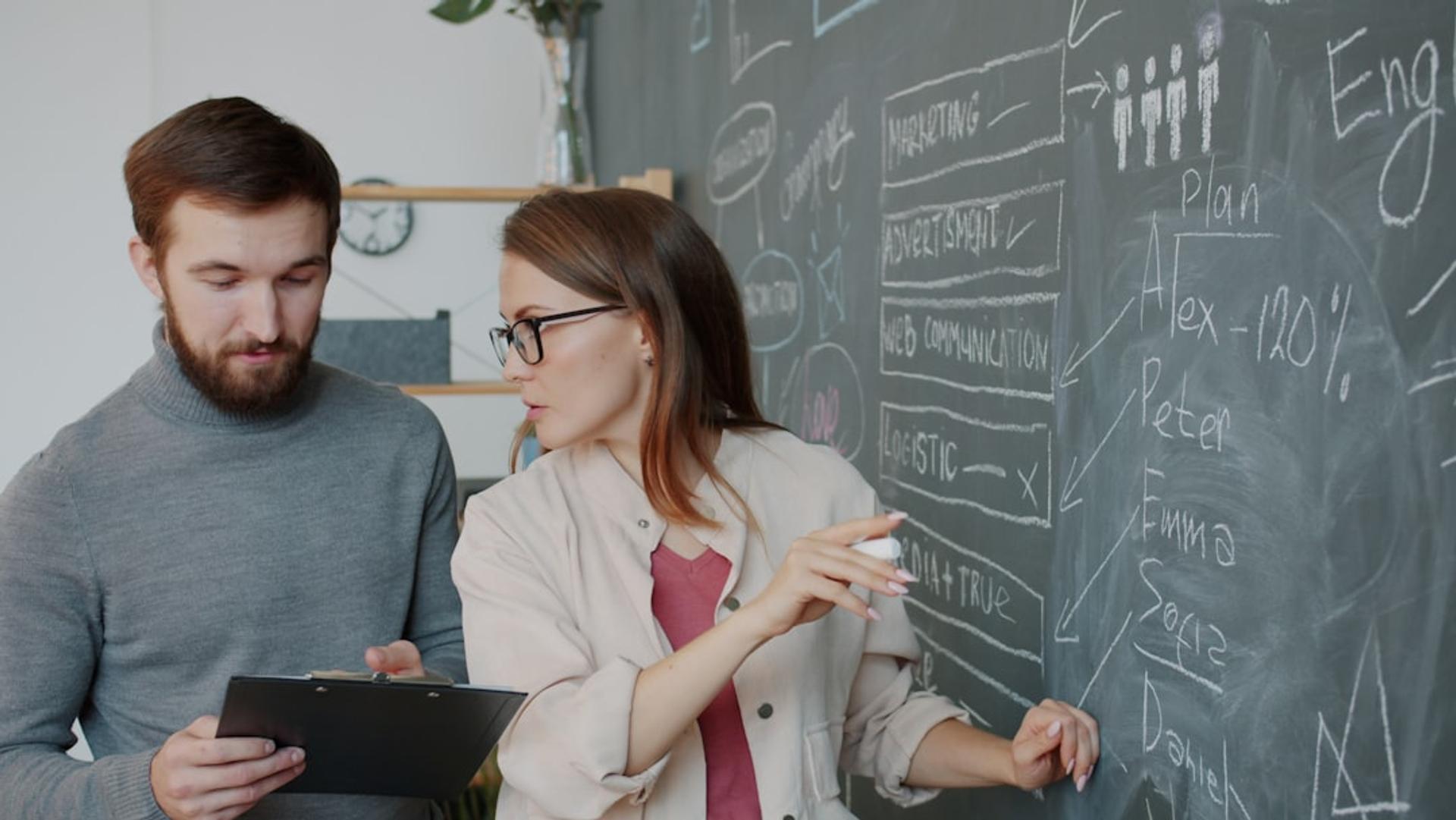 Skema lima tier harga social media management dari starter sampai enterprise
