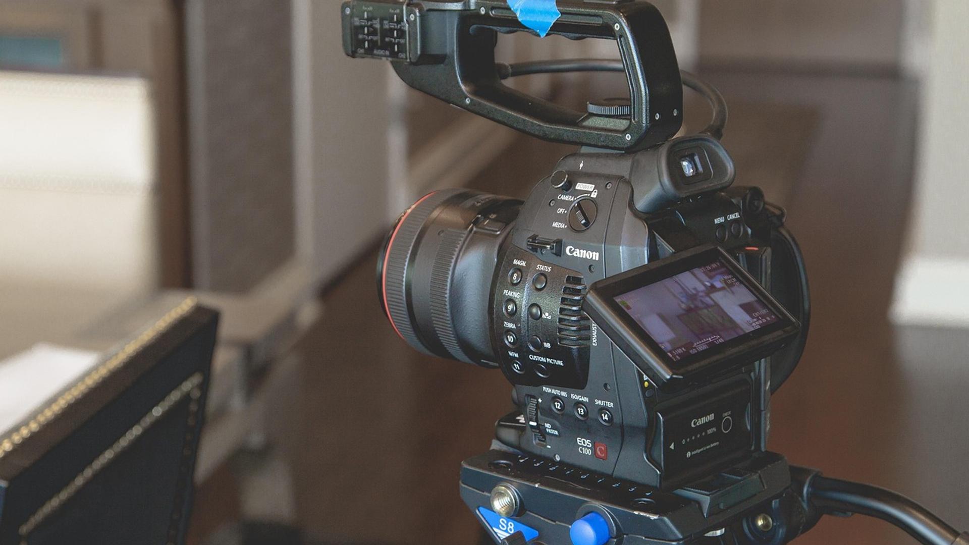 Workstation PC untuk editing video resolusi tinggi