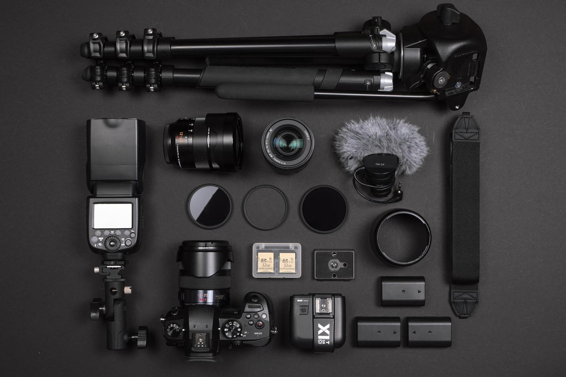 Peralatan fotografi profesional yang digunakan untuk dokumentasi event berkualitas