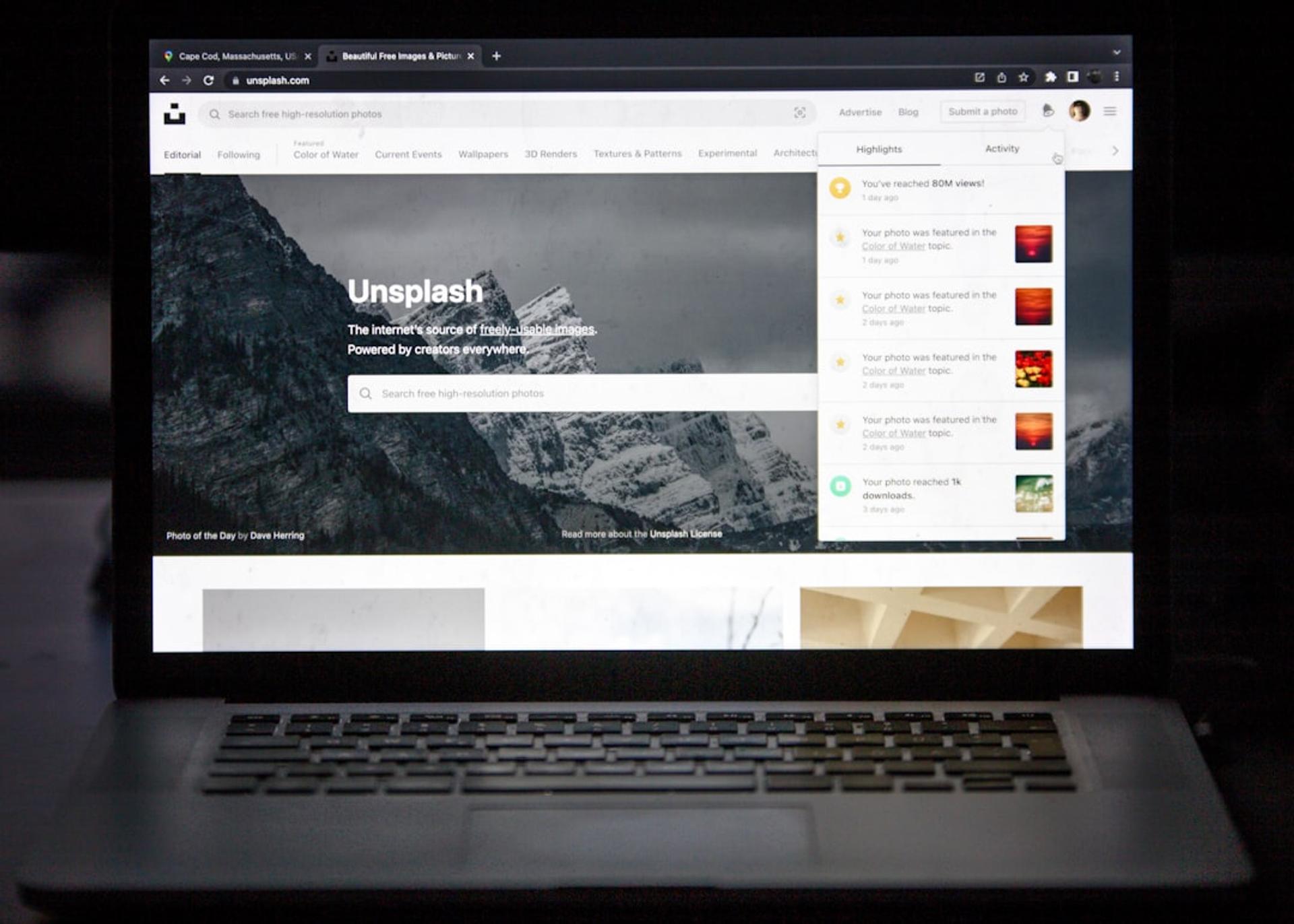 Tampilan situs yang sedang dikerjakan di laptop