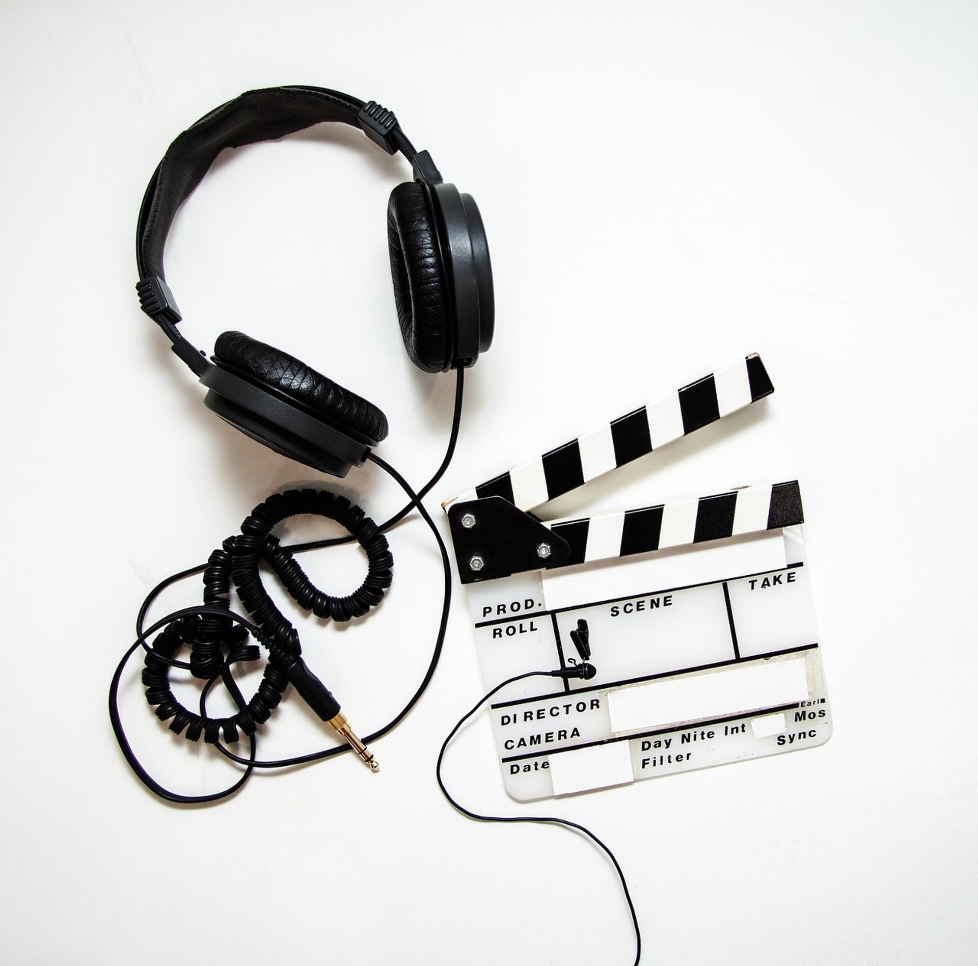 Studio produksi video profesional dengan peralatan motion design dan animasi