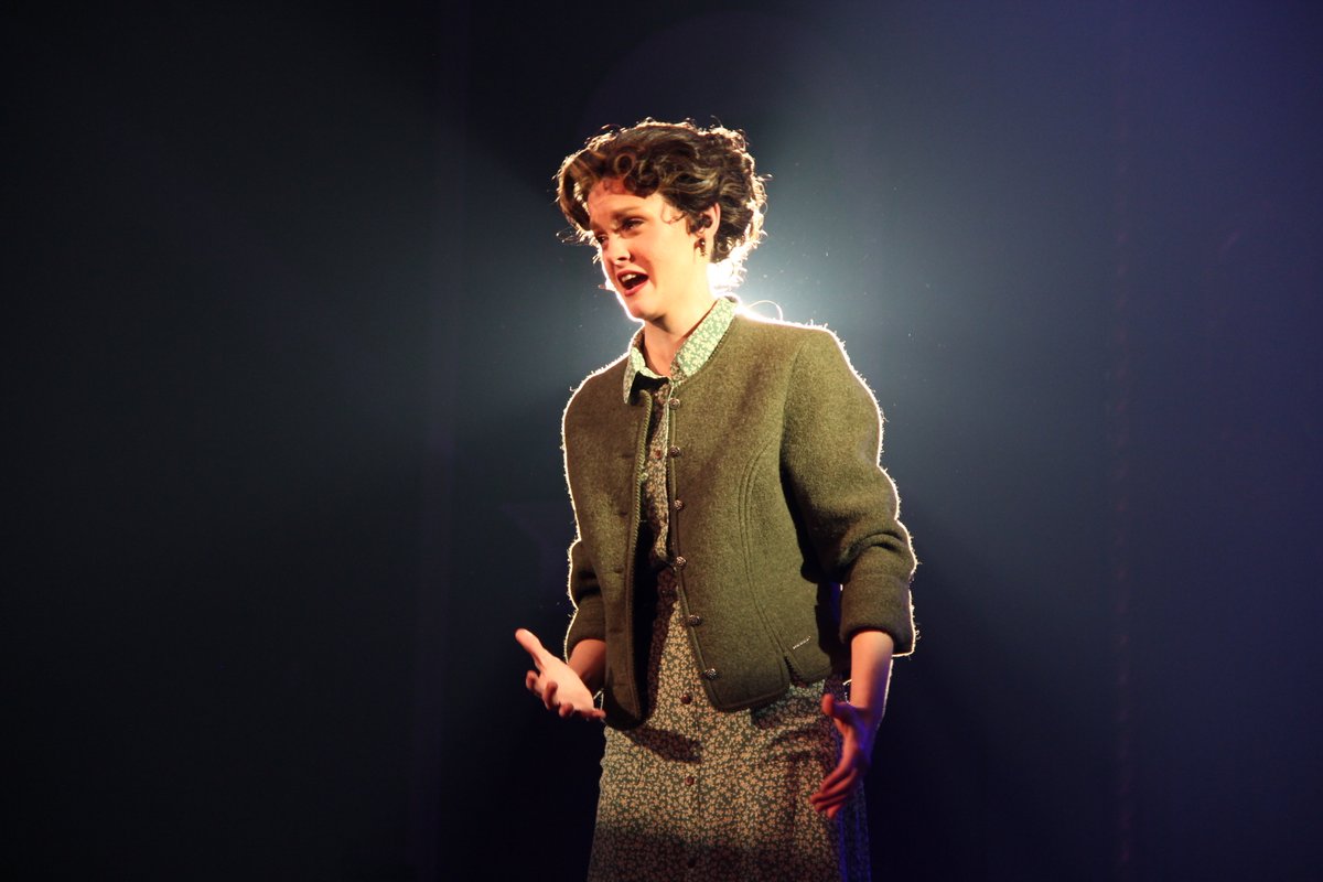 Cabaret — image 6