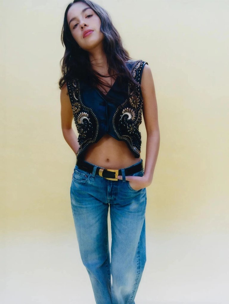 2026-03_YSA_BRITISHVOGUE_08.jpg