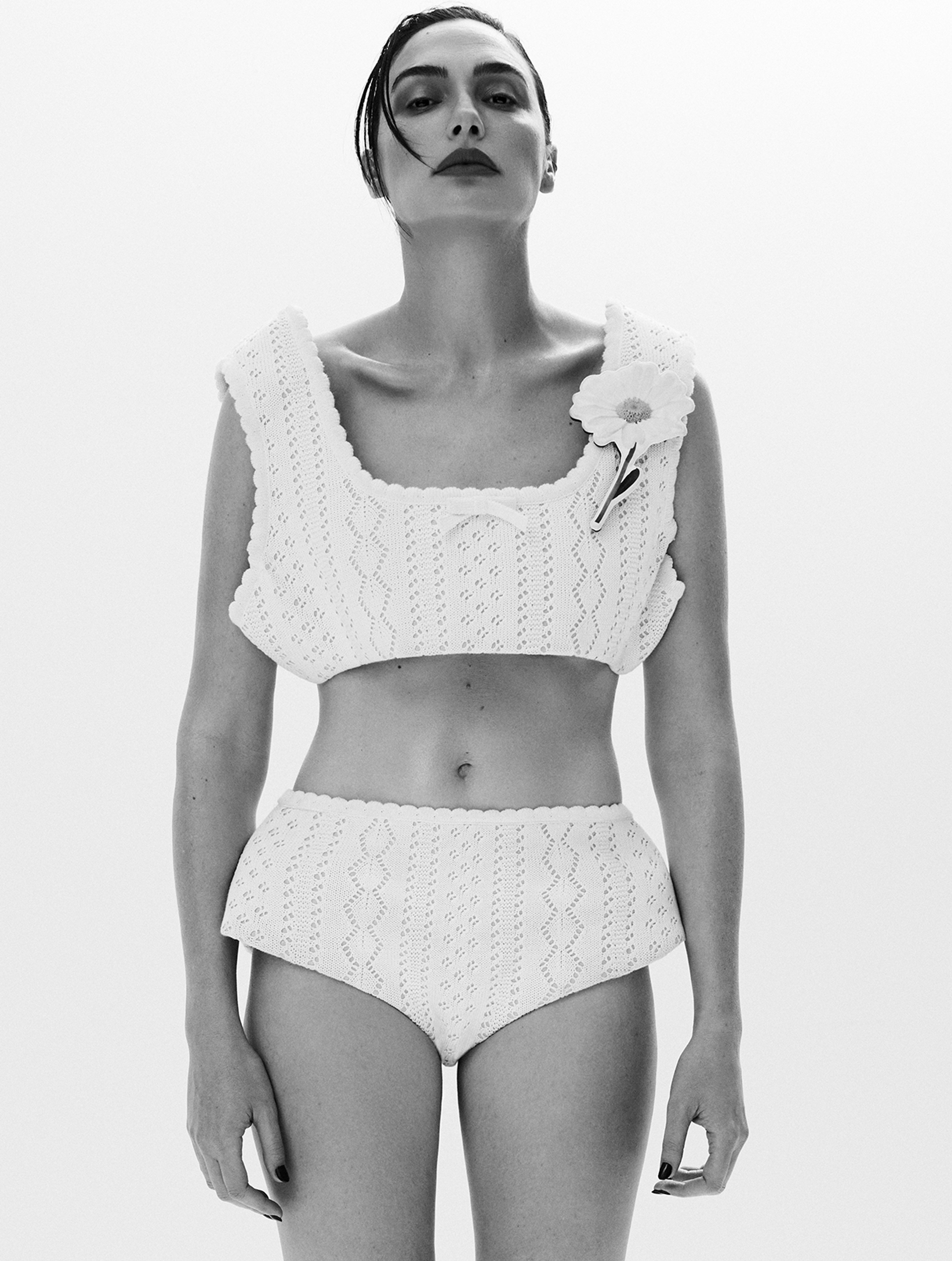 2025-03_JCO_HARPERSBAZAARES_02.jpg