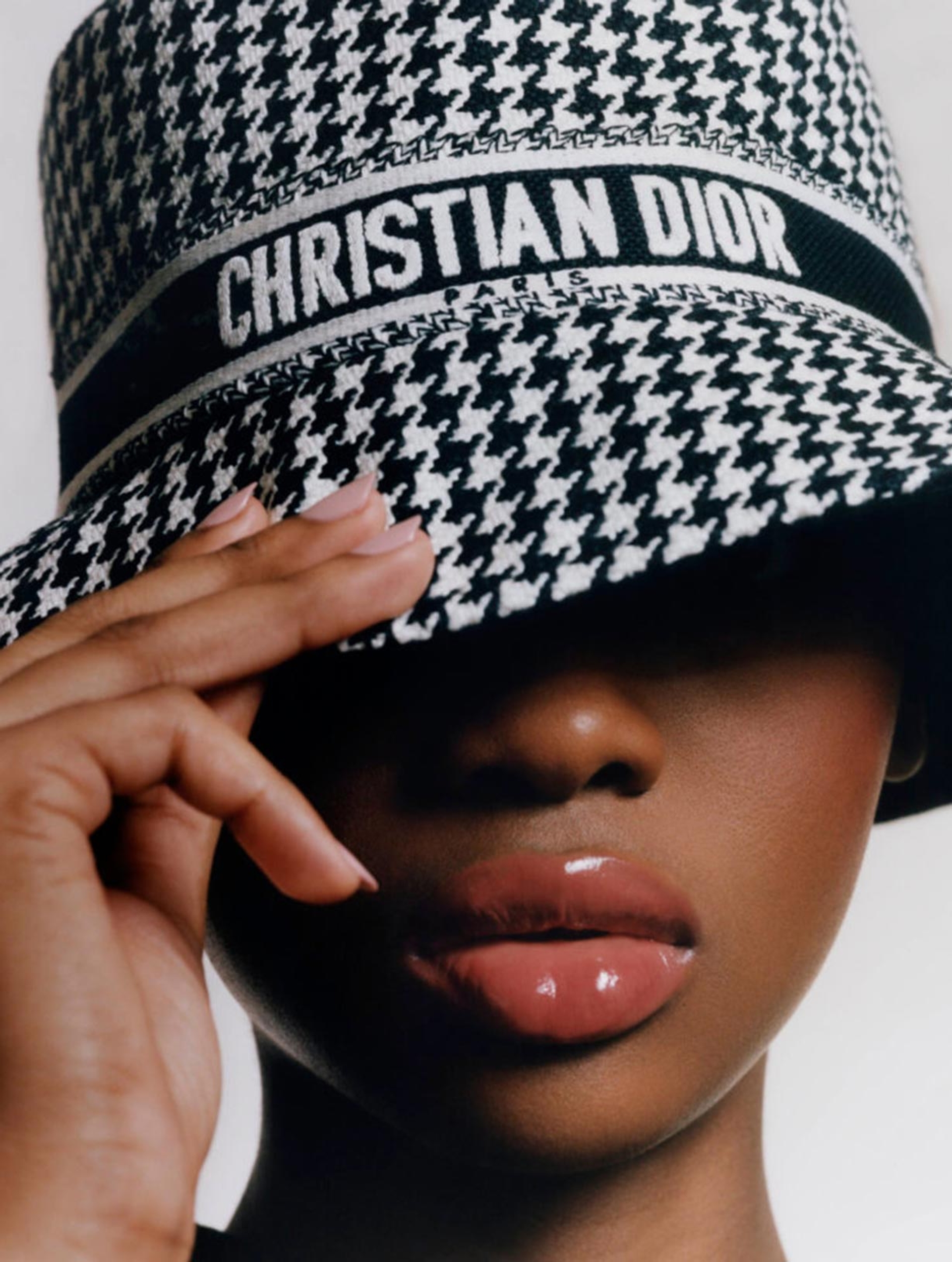 2023-11_JMY_WONDERLANDxDIOR_01.jpg