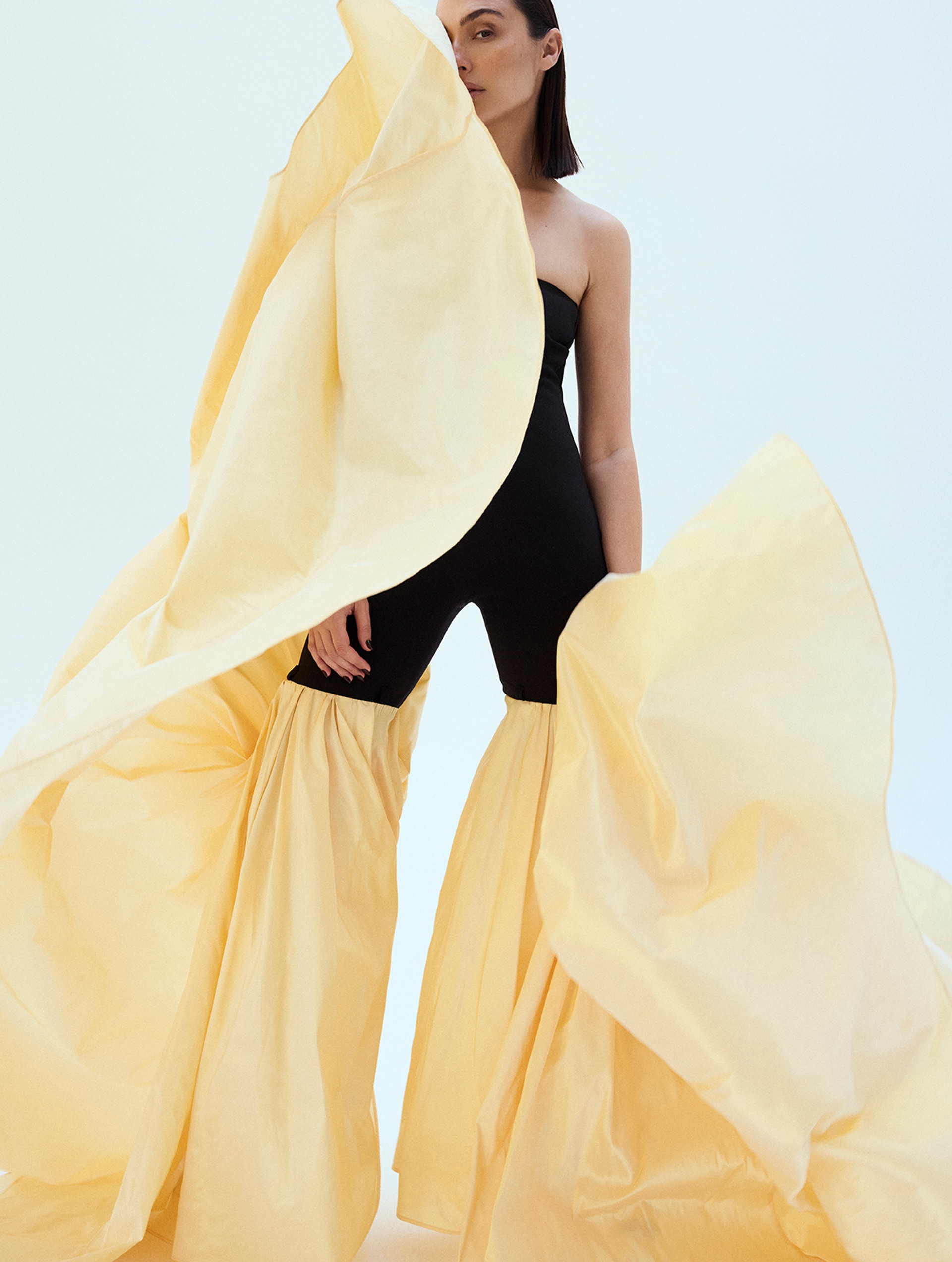 2025-03_JCO_HARPERSBAZAARES_12.jpg