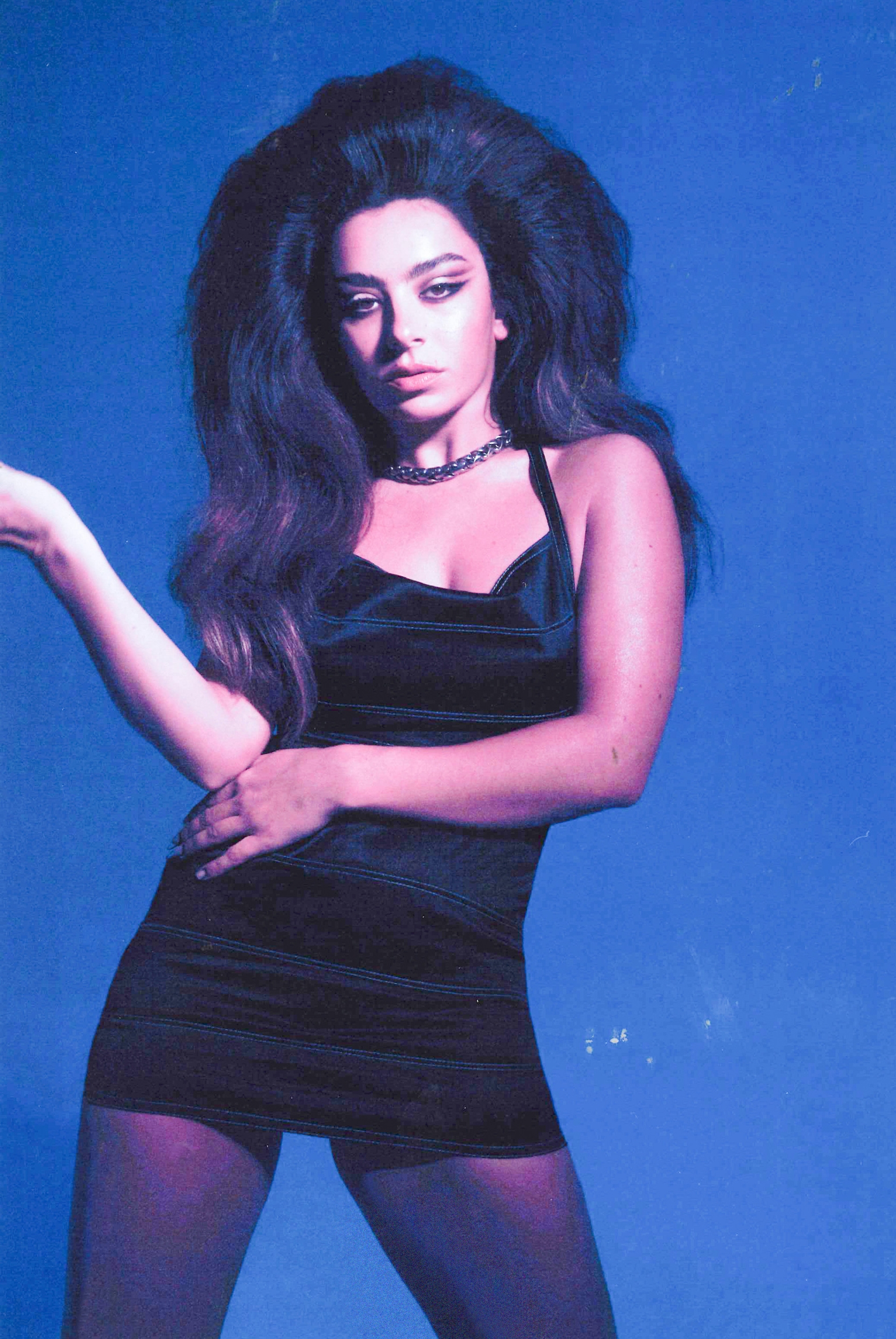 2021-08_SKT_CHARLIXCX_03.jpg