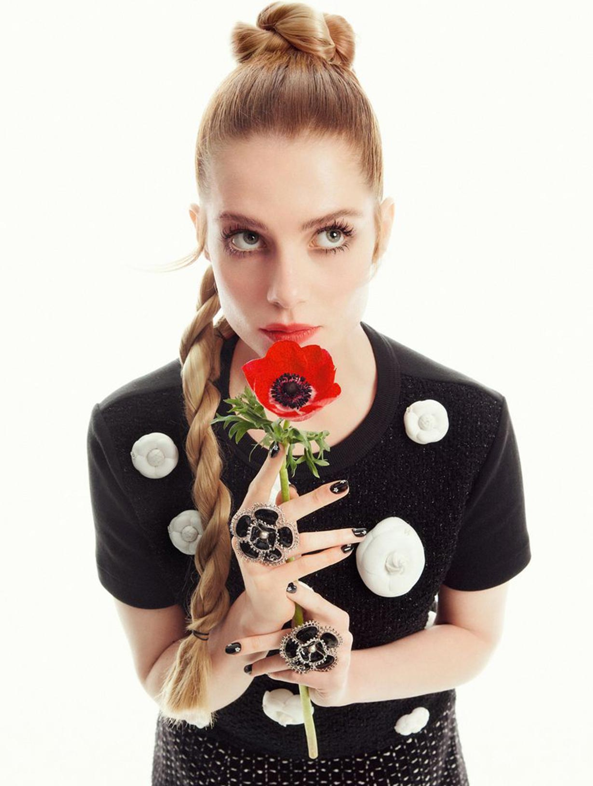 2023-11_YSA_HARPERSBAZAARGR_06.jpg