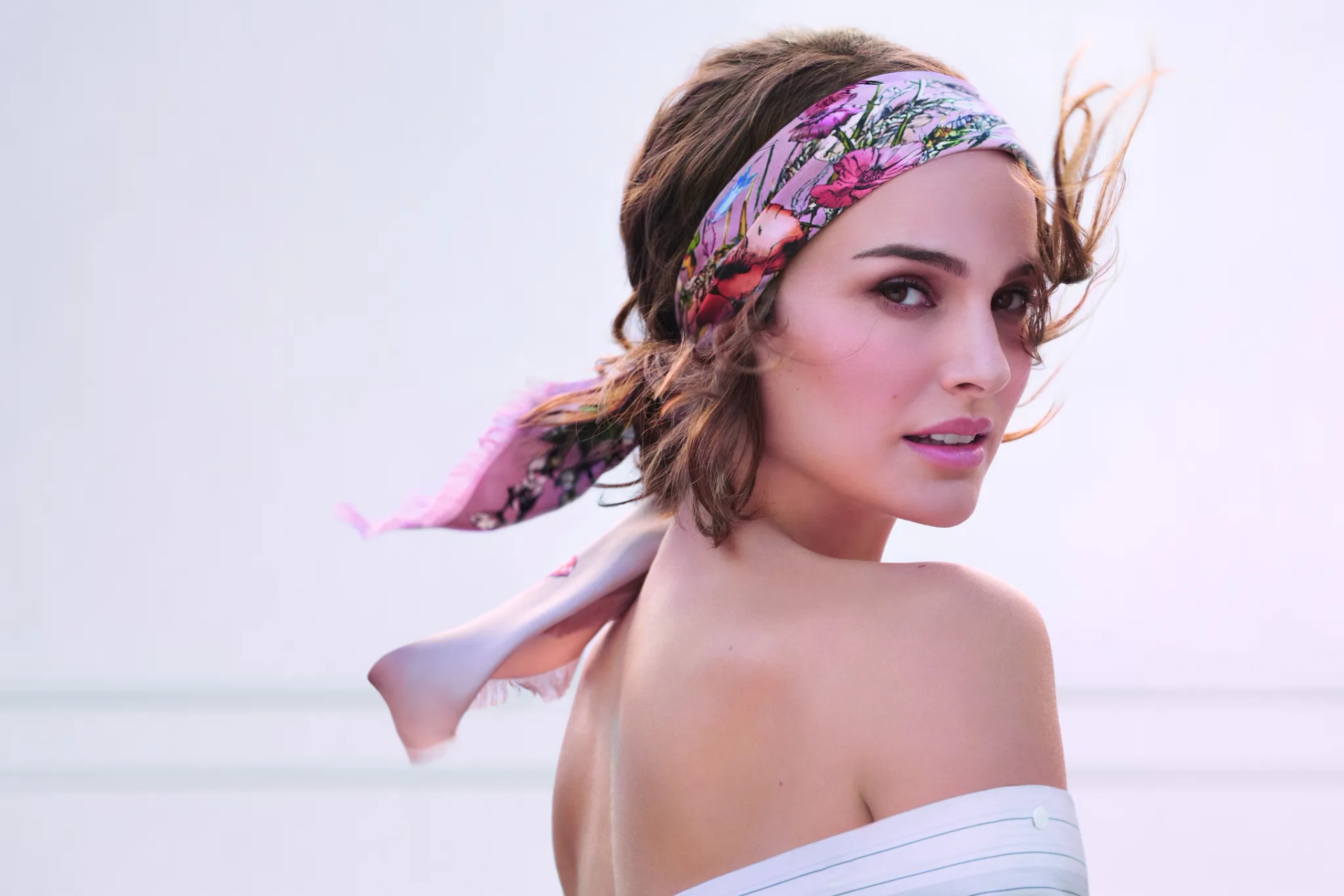 Natalie-Portman-Dior-001.webp