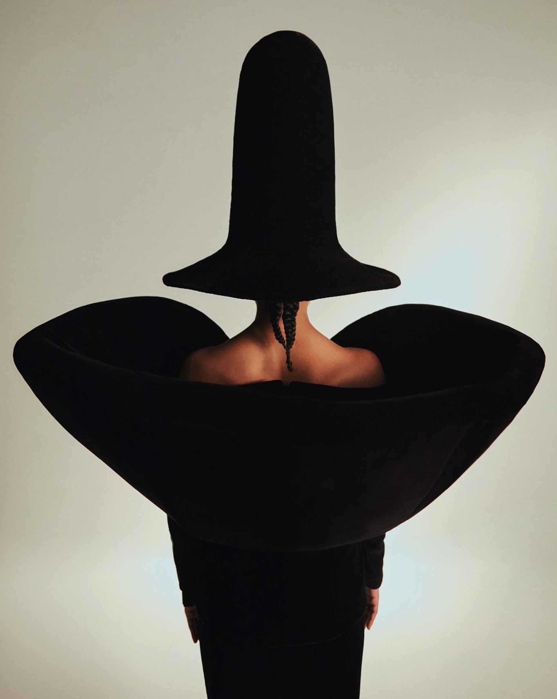 2023-05_SCE_HARPERSBAZAARAR_03.jpg