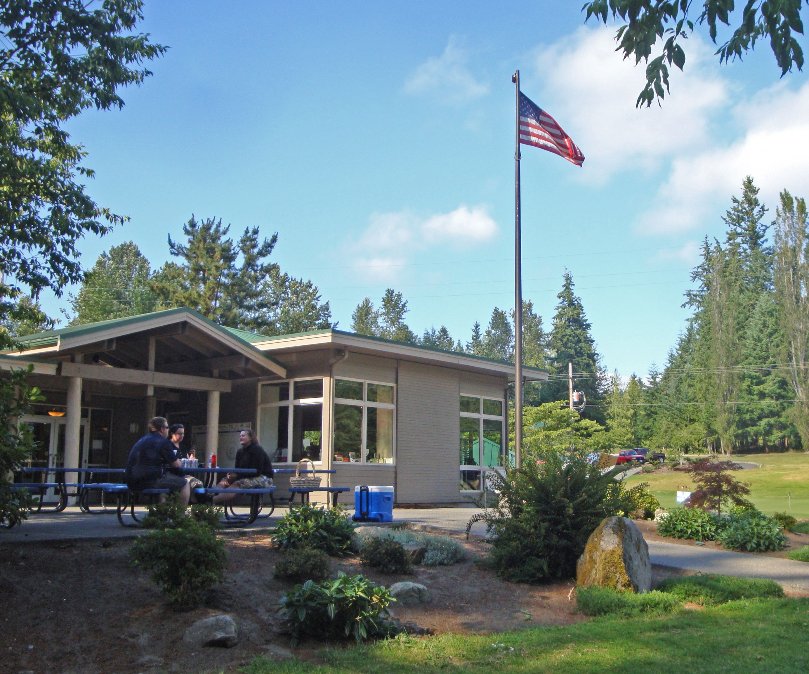 Lake Padden Golf Course Pro Shop, Bellingham, WA (© RMC Architects)