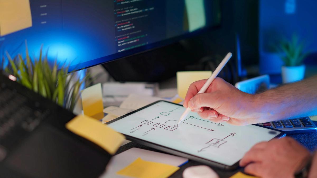 Service Design vs UX Design: What Is the Actual Difference?